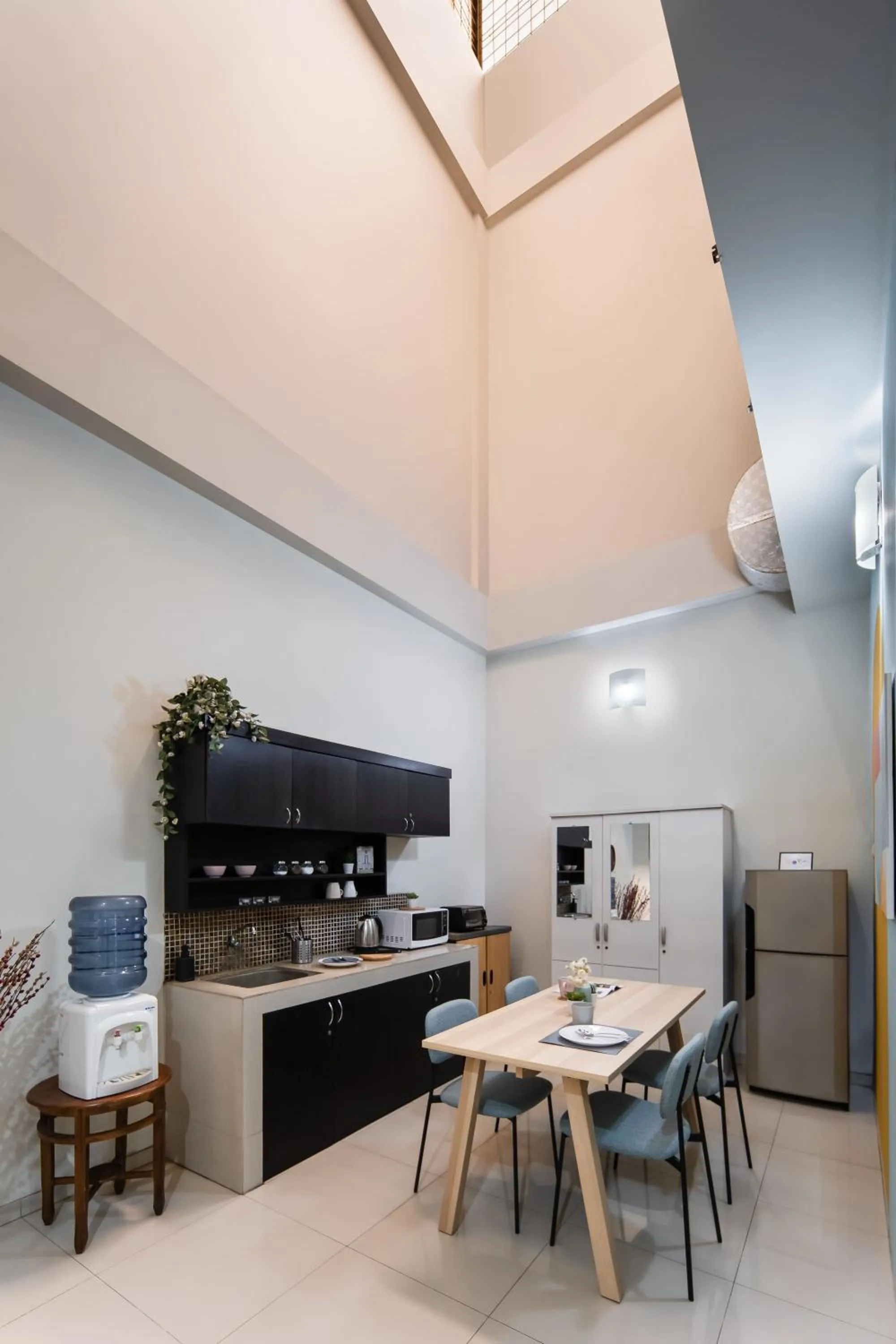 Communal kitchen in Cove Casavanda