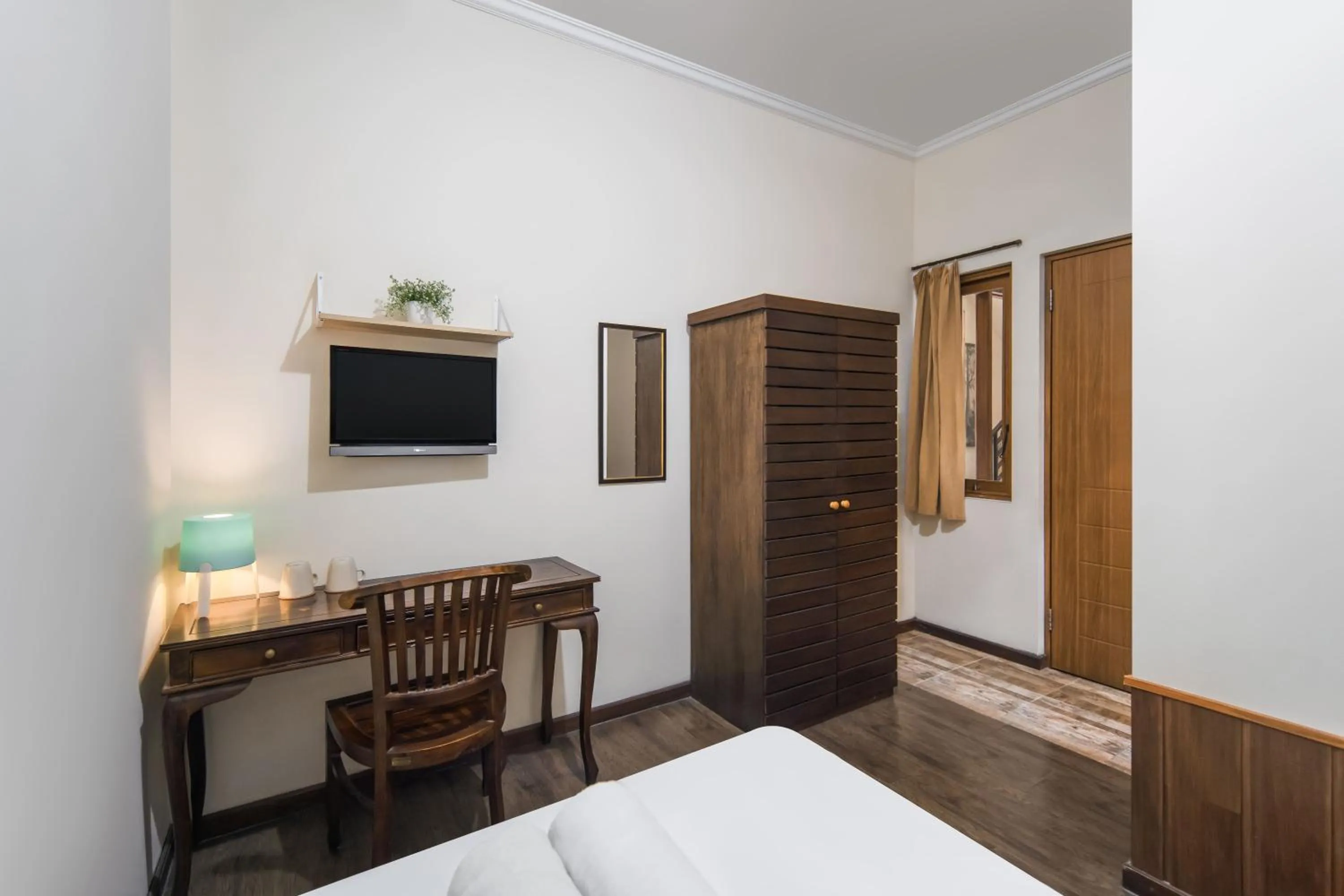 Photo of the whole room, Bed in Cove Casavanda