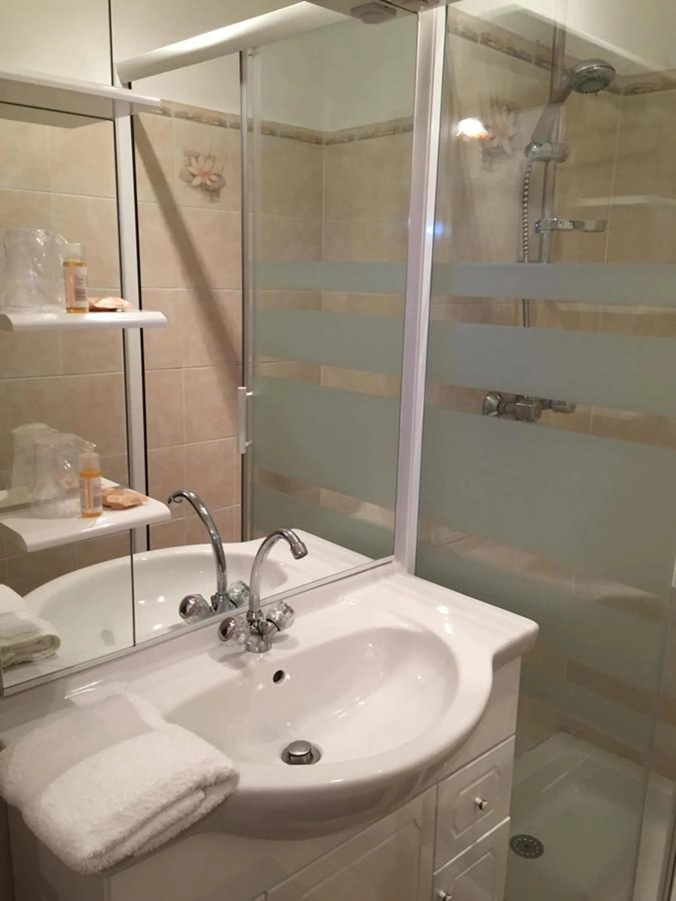 Bathroom in Auberge Les Olivades