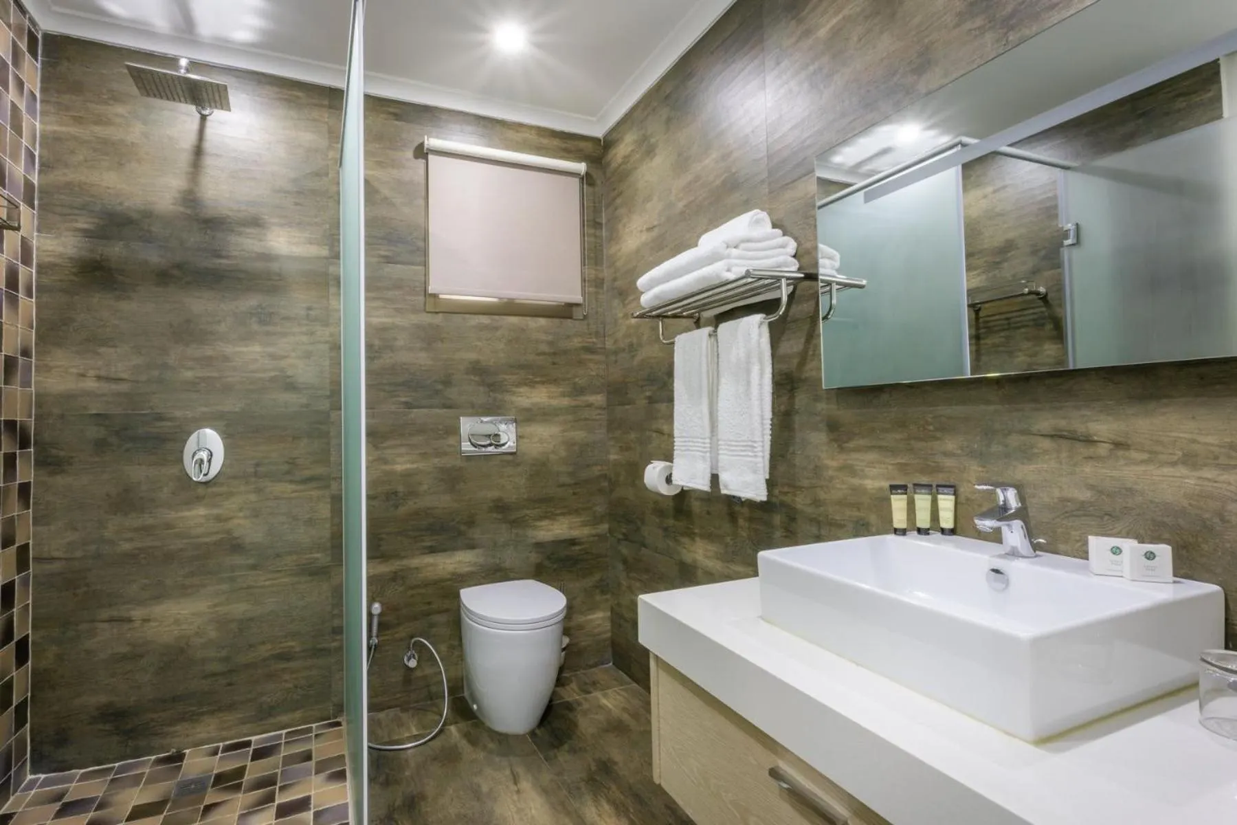 Shower in Fallsway Suites