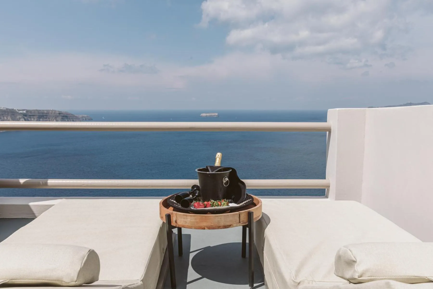 Day in Grand View - Megalochori Santorini