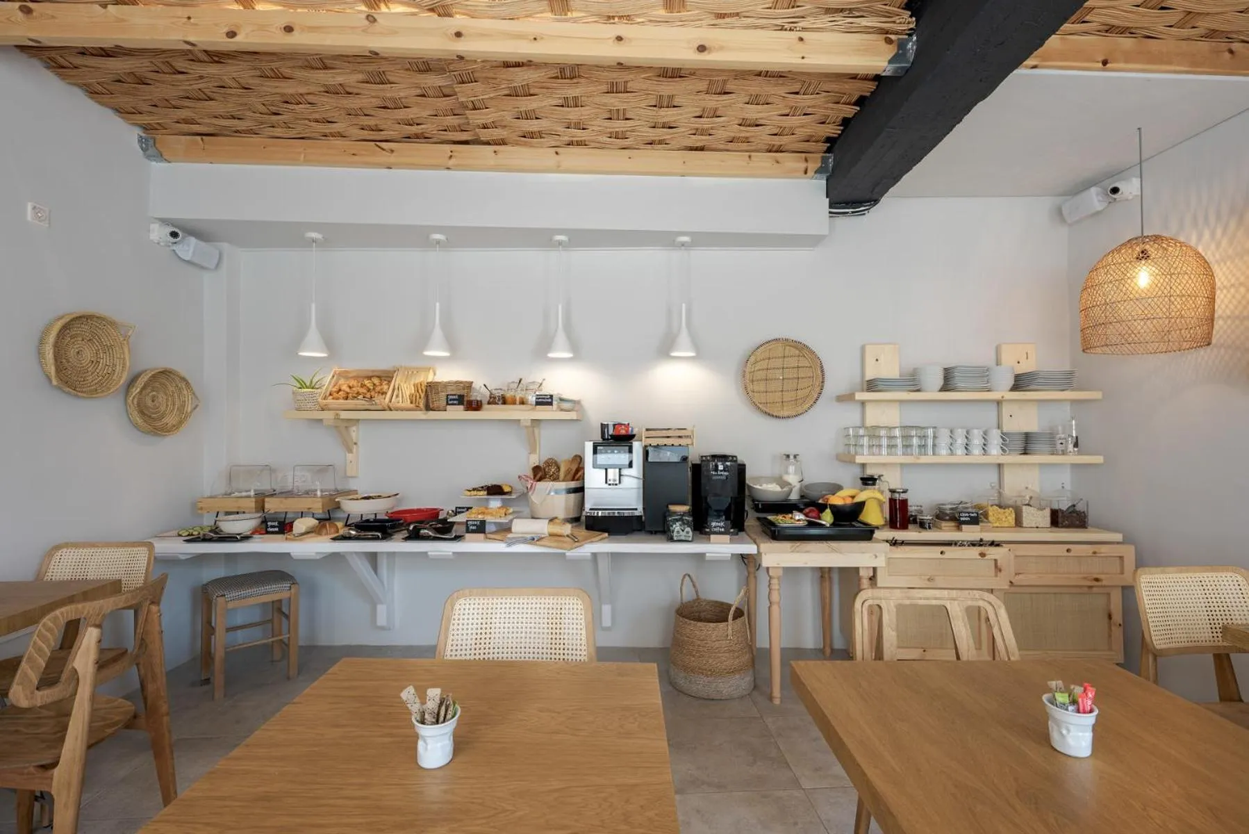 Breakfast in Grand View - Megalochori Santorini