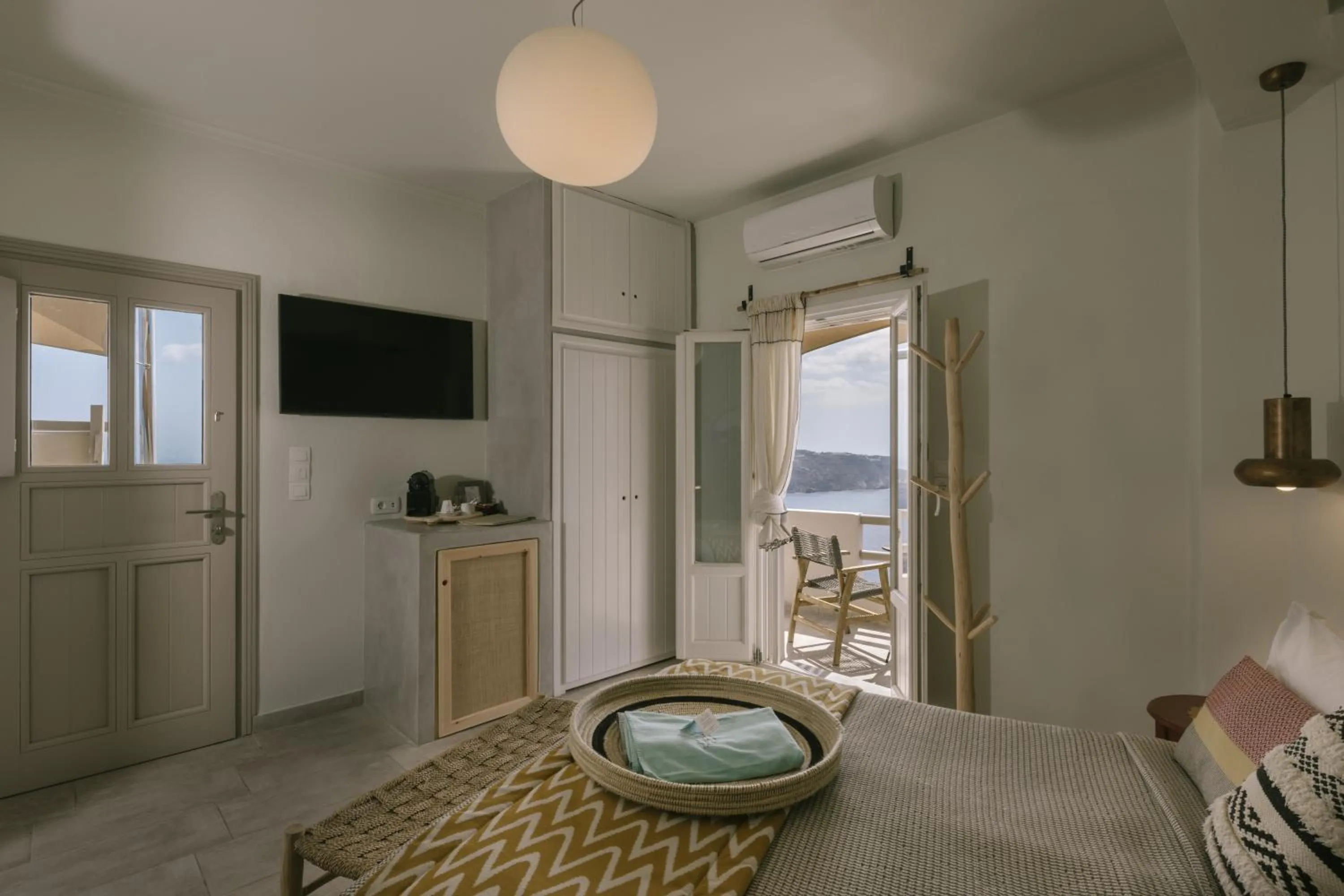 Bed in Grand View - Megalochori Santorini