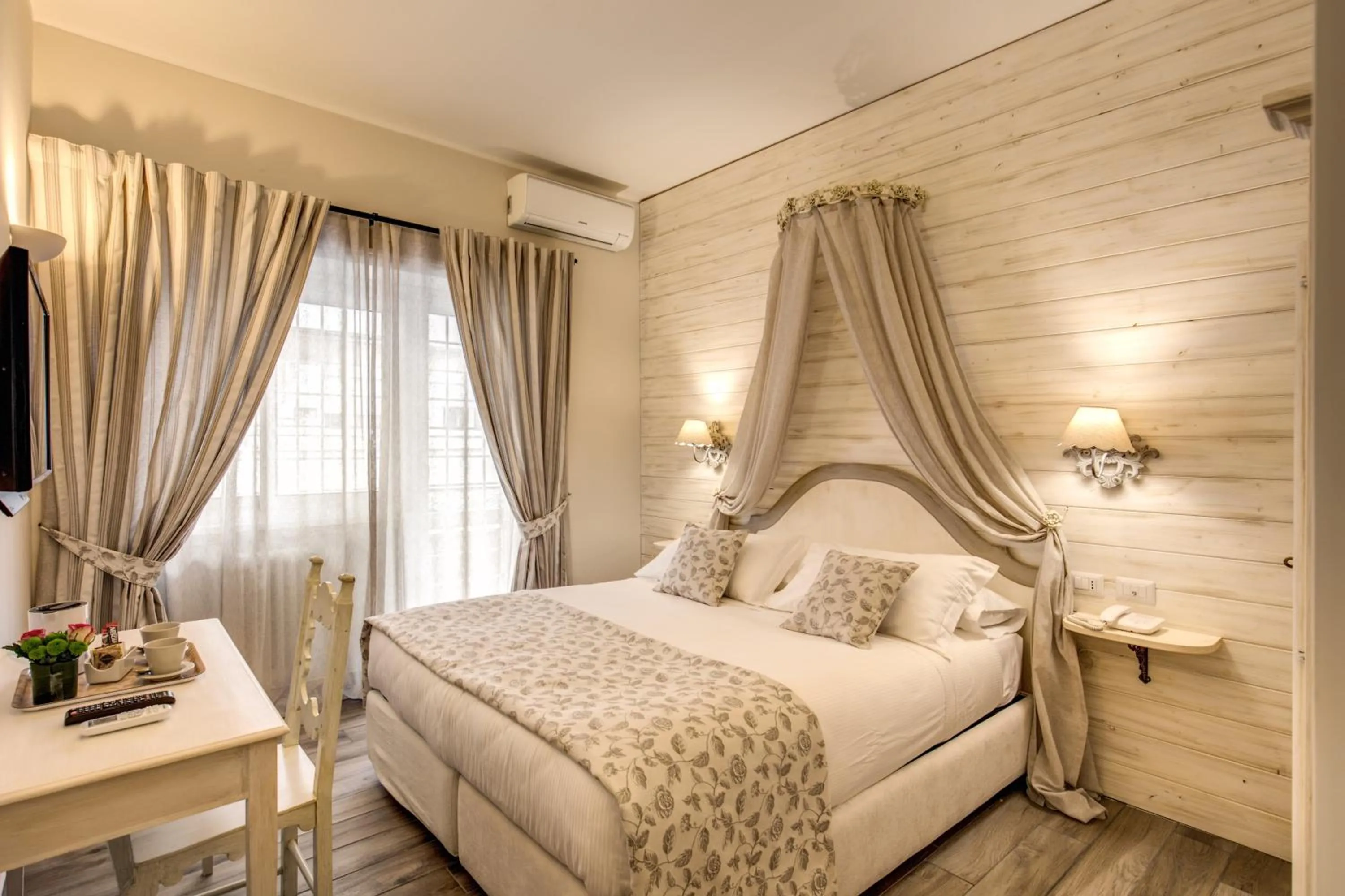 Property building, Bed in Casa Mia Vaticano Guest House
