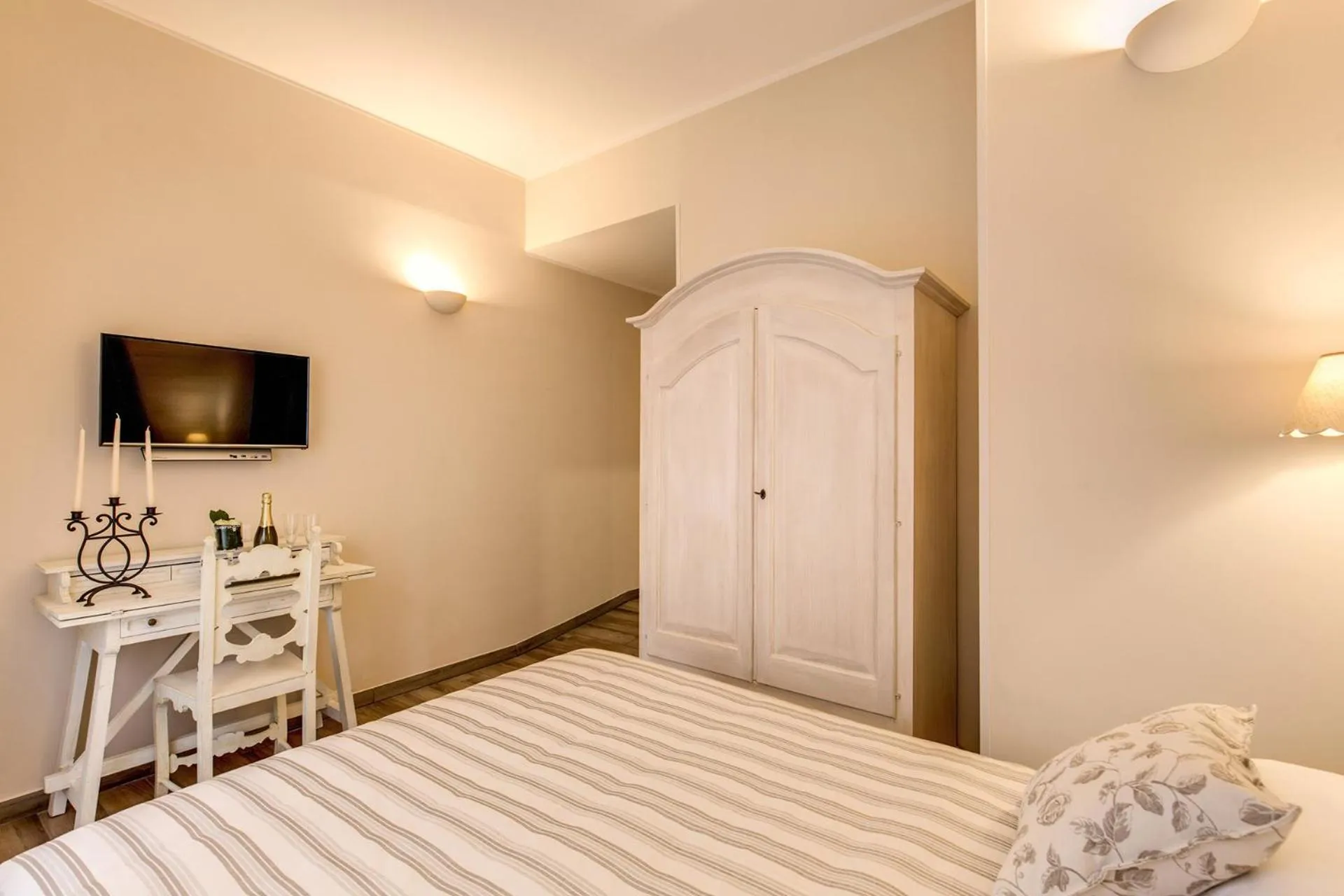 Photo of the whole room, Bed in Casa Mia Vaticano Guest House