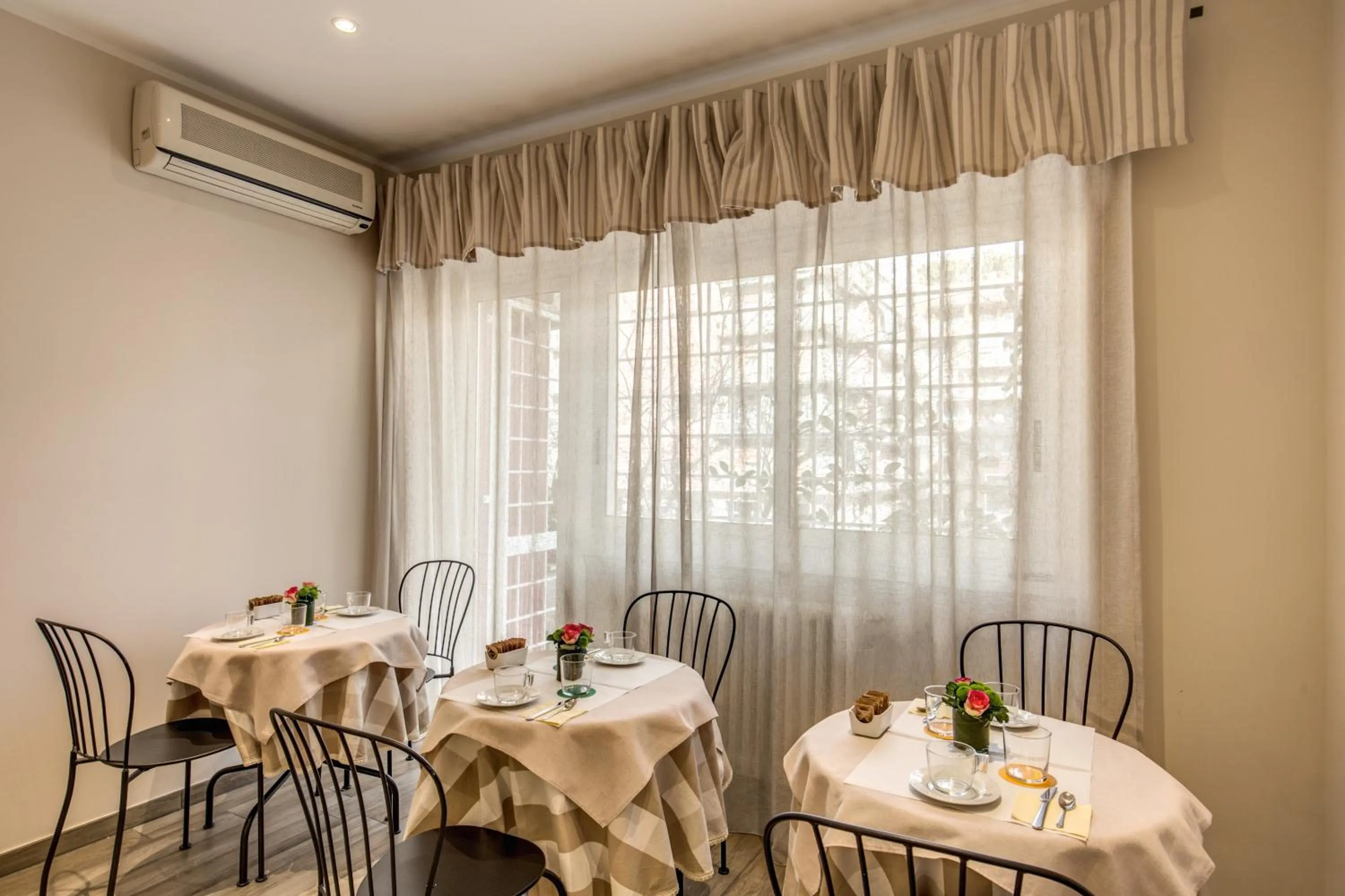 Property building in Casa Mia Vaticano Guest House