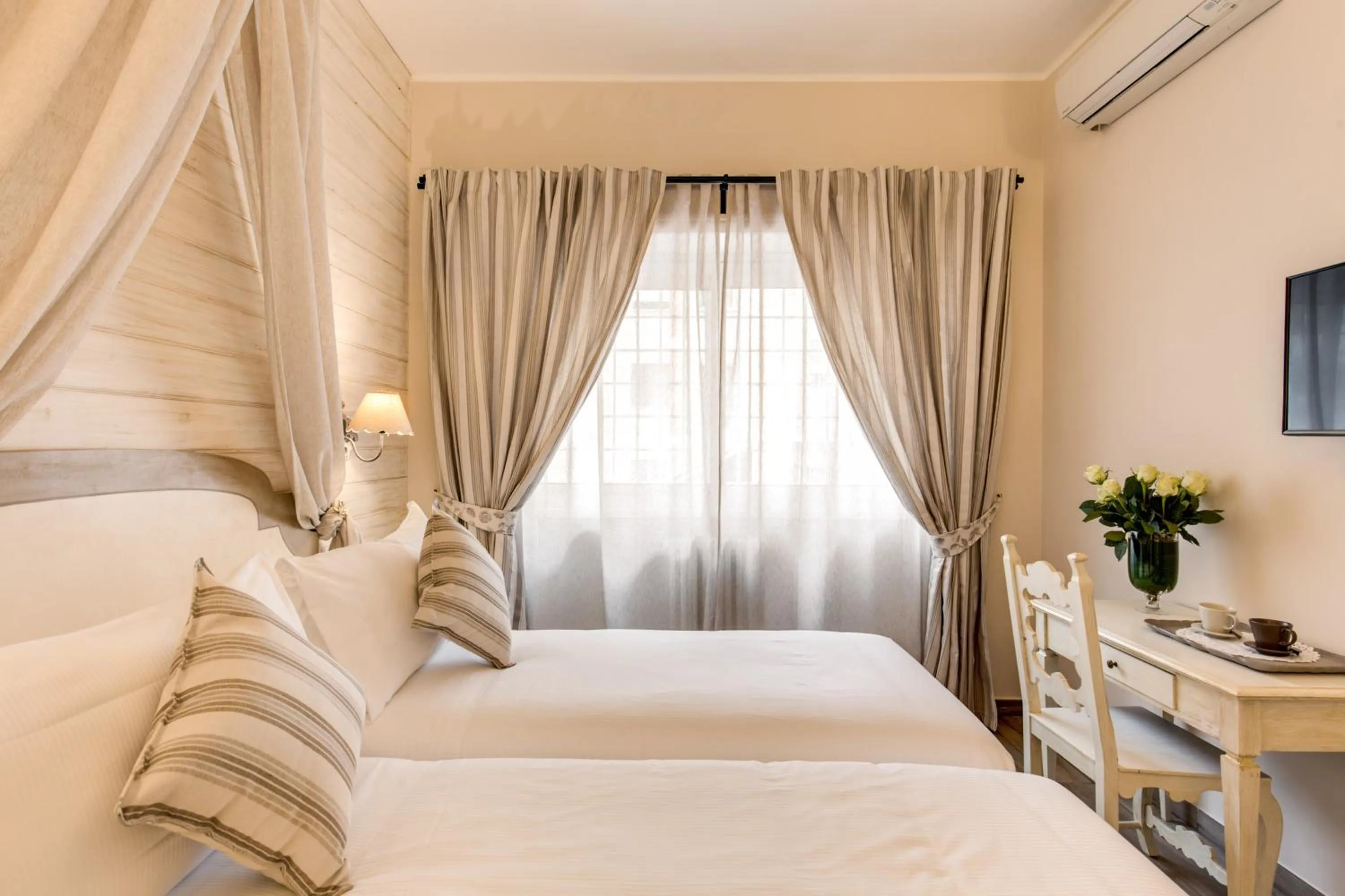 Bed in Casa Mia Vaticano Guest House