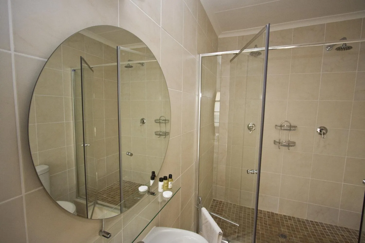 Bathroom in President Lodge