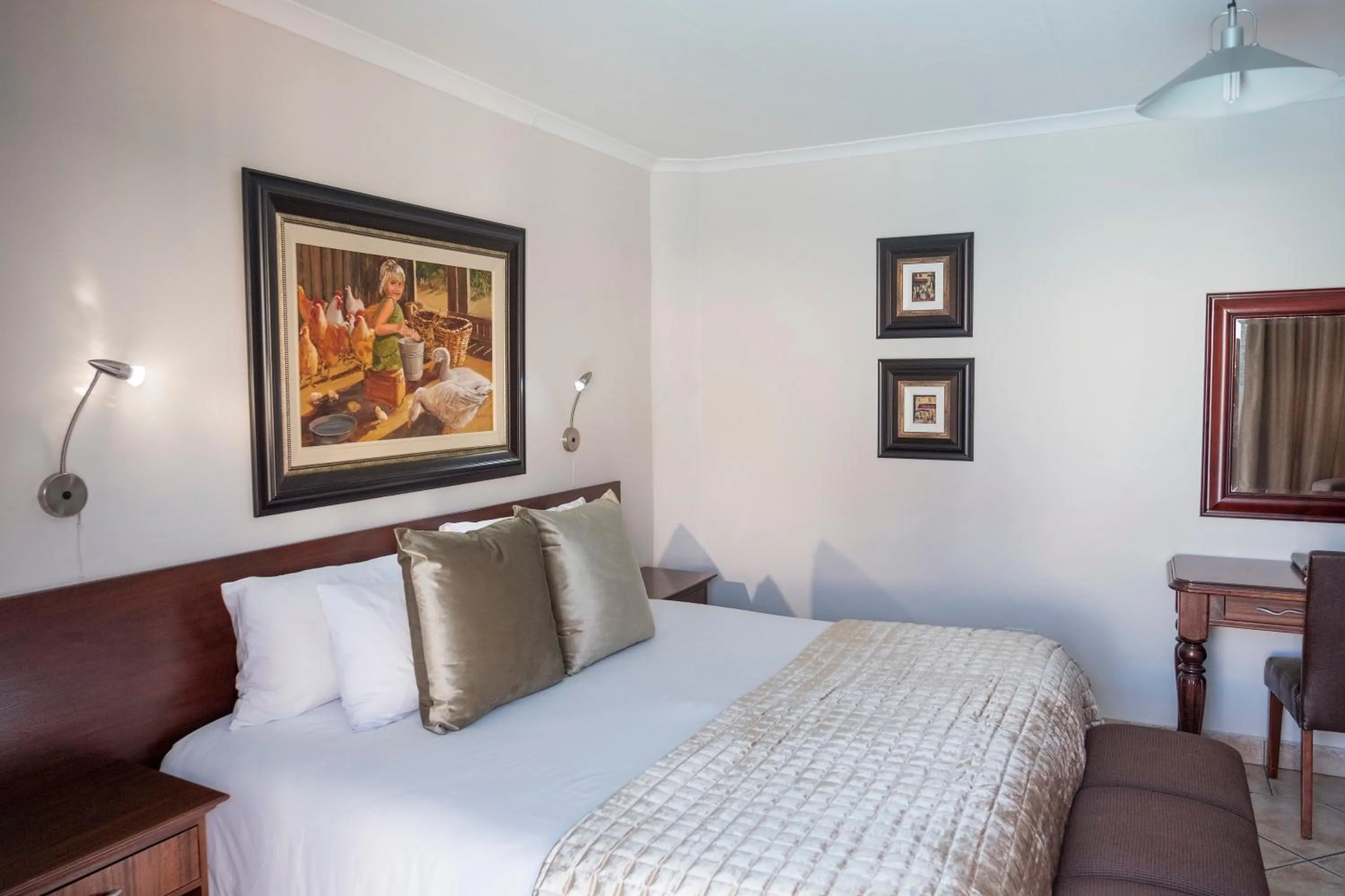 Bedroom, Bed in President Lodge