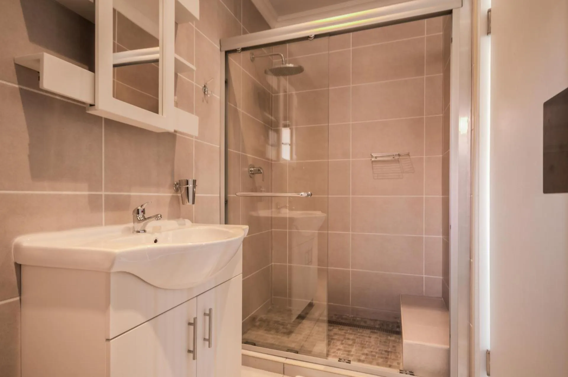 Bathroom in President Lodge