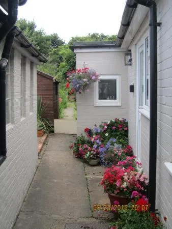 Facade/entrance in Oak Tree Lodge & Holiday Parking