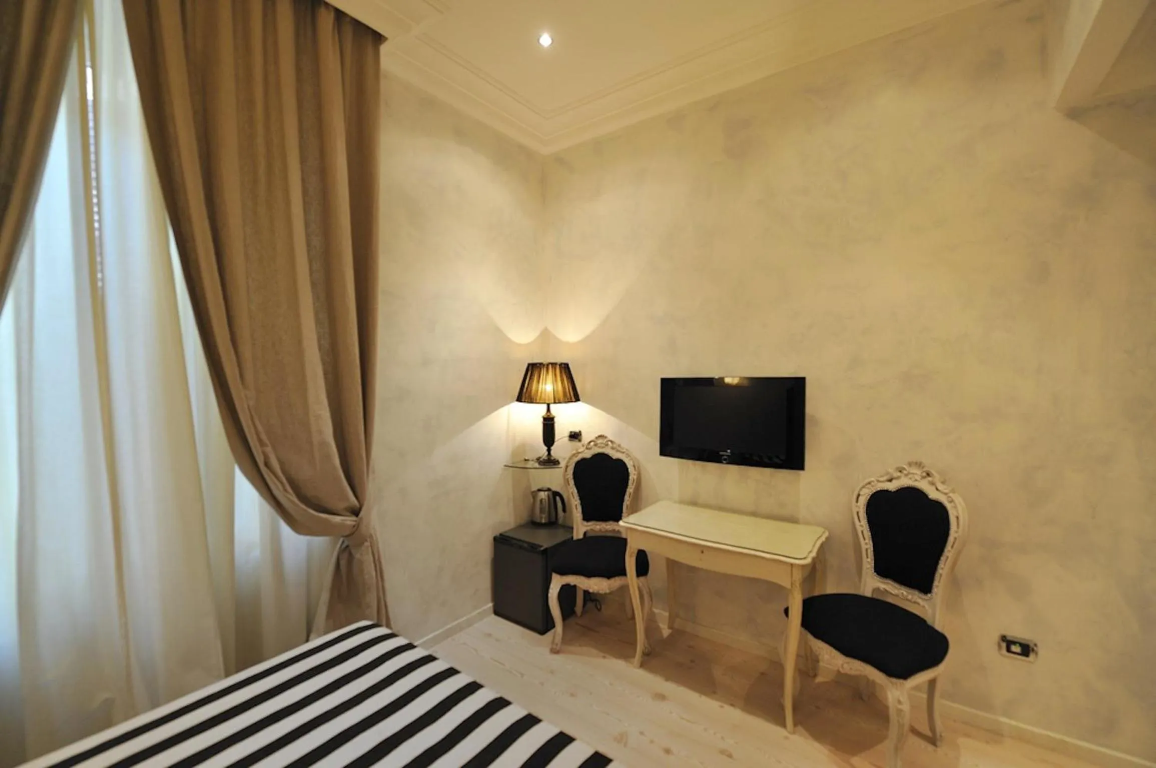 TV and multimedia, Bed in MDM Guesthouse