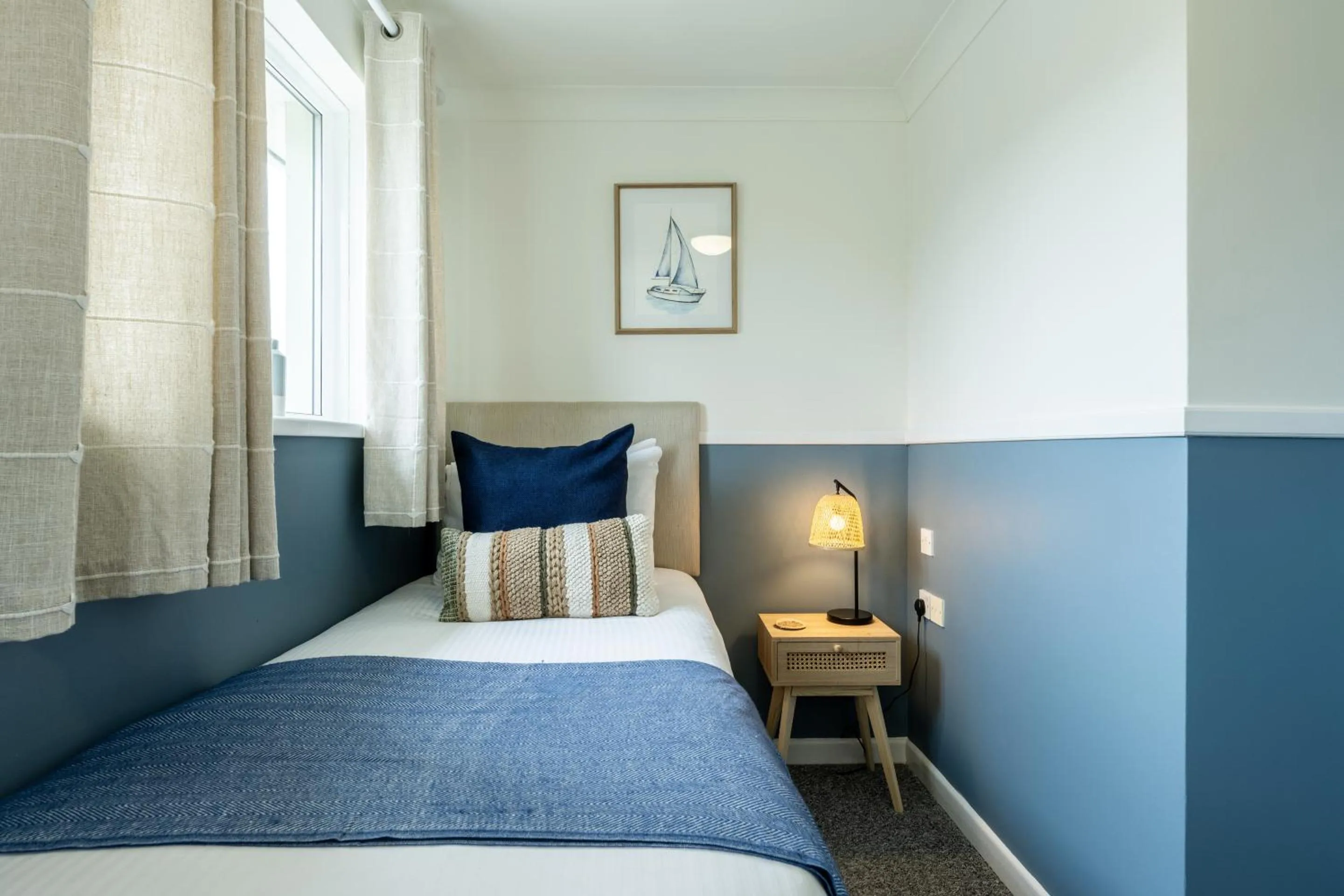 Bedroom, Bed in Inn For All Seasons