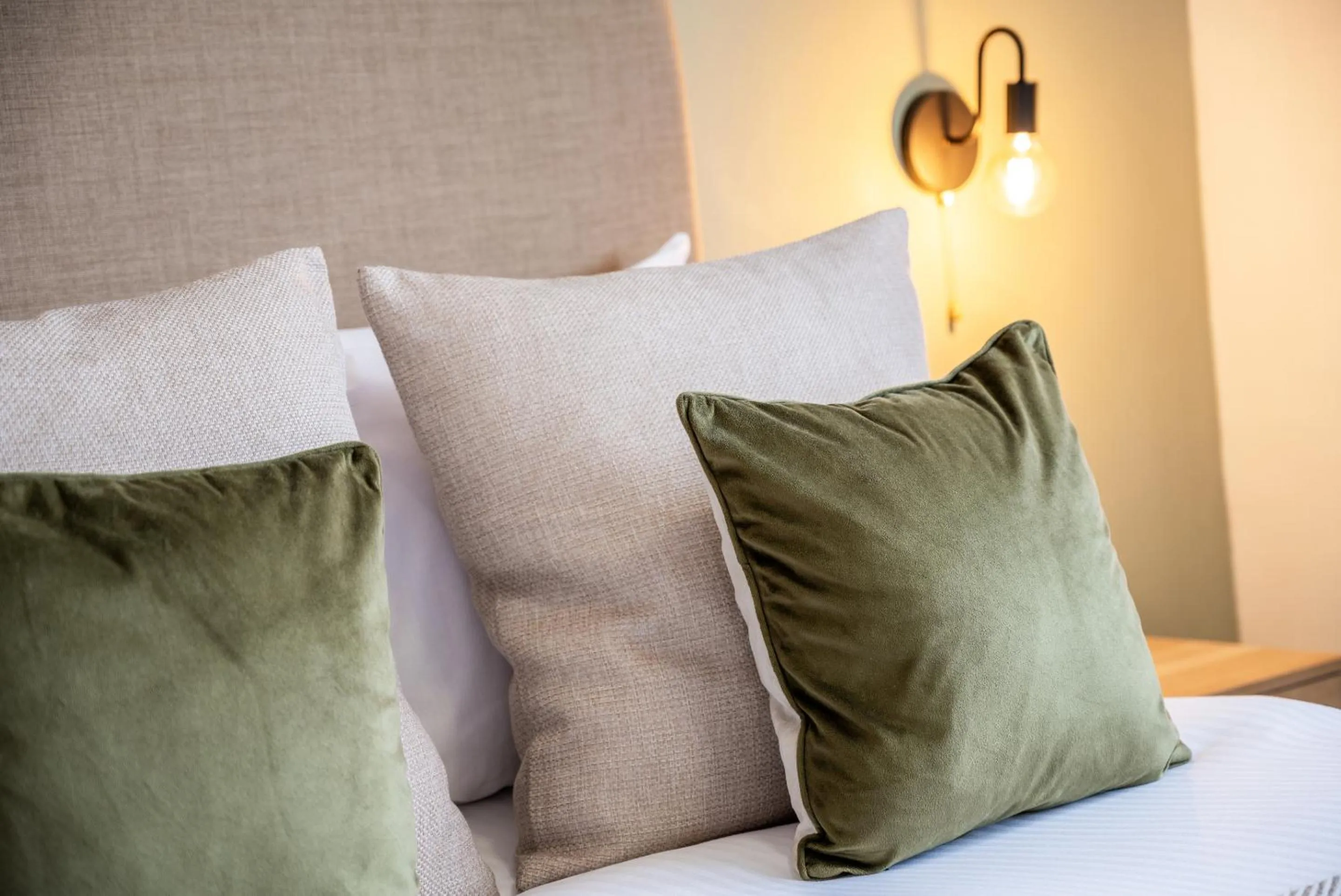 Bedroom, Bed in Inn For All Seasons