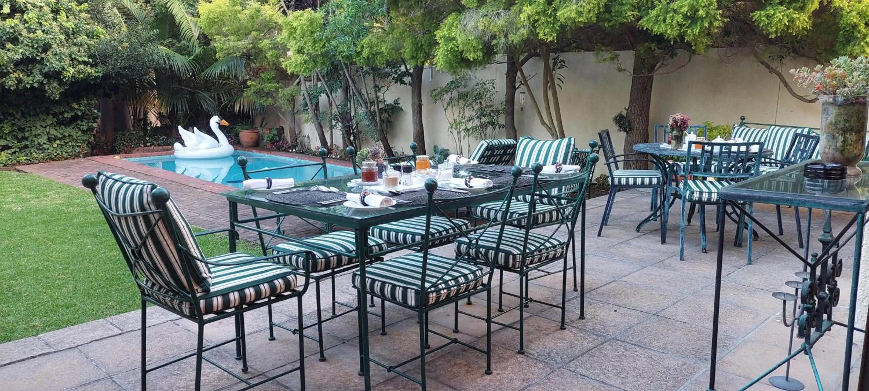 Swimming pool in Riversong Guest House