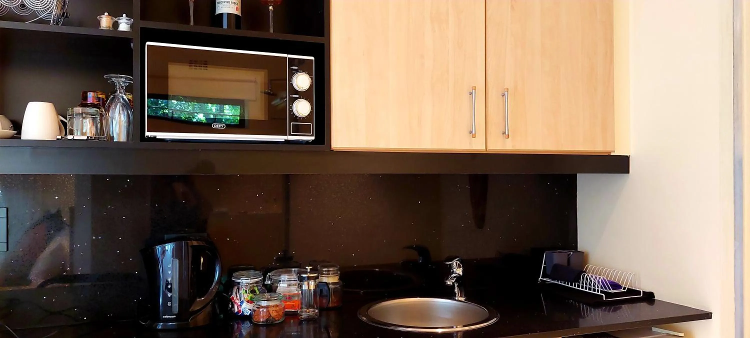 Coffee/tea facilities in Riversong Guest House