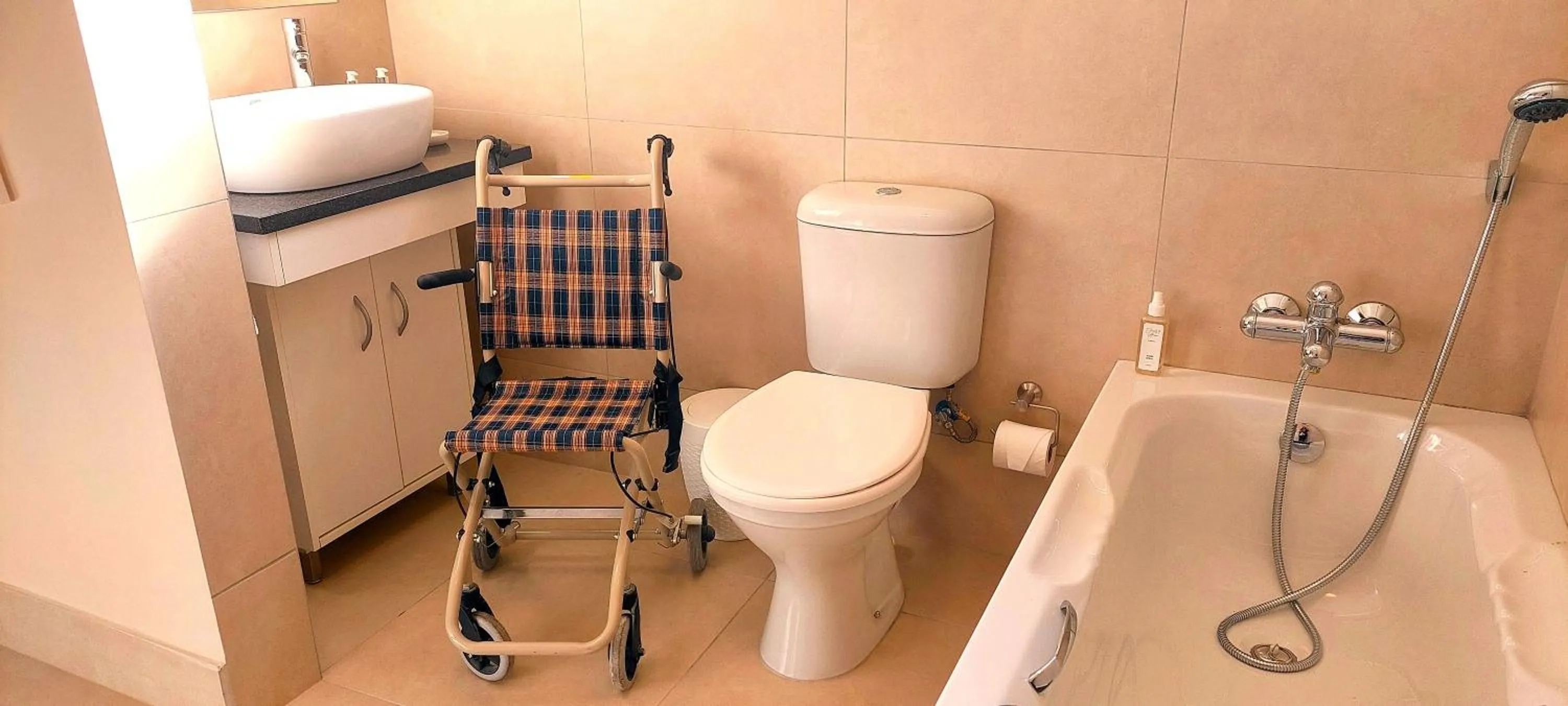 Toilet in Riversong Guest House