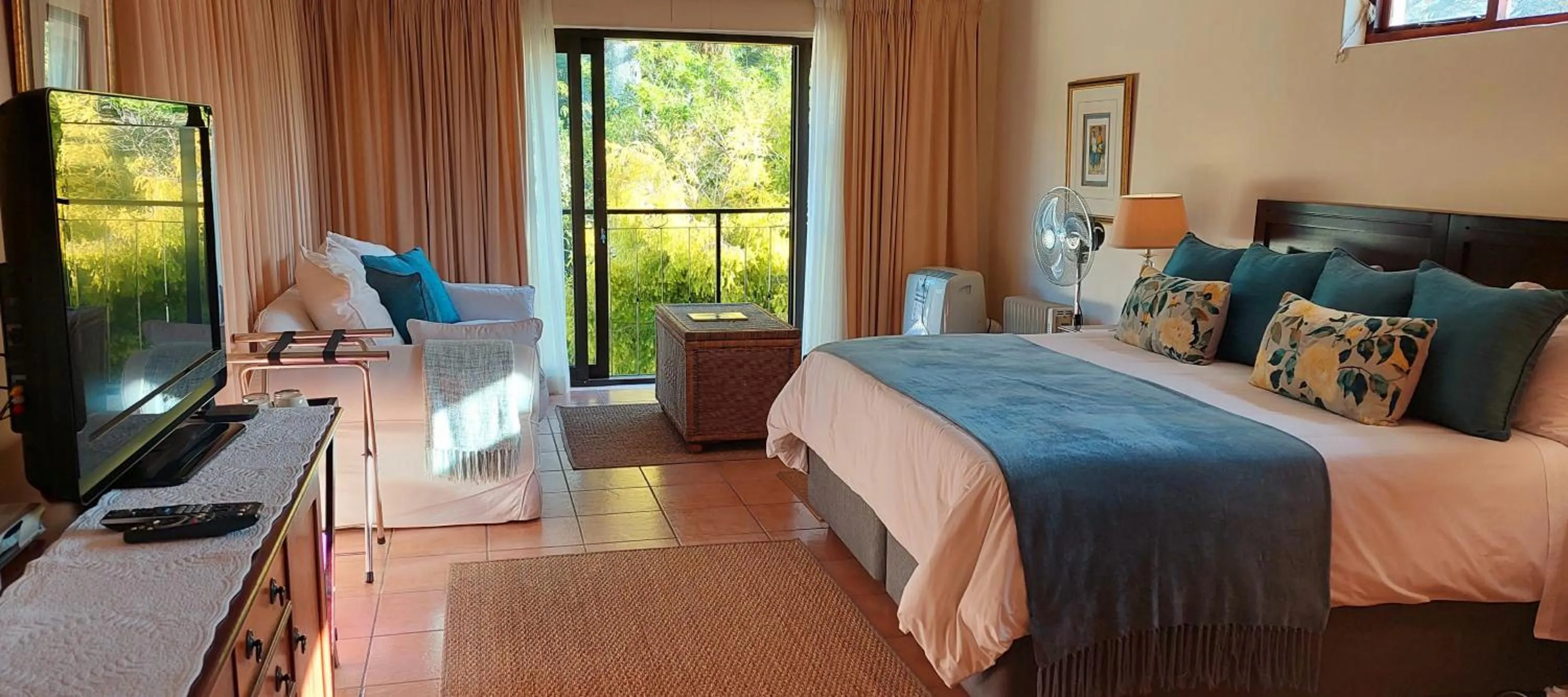 Bedroom, Bed in Riversong Guest House