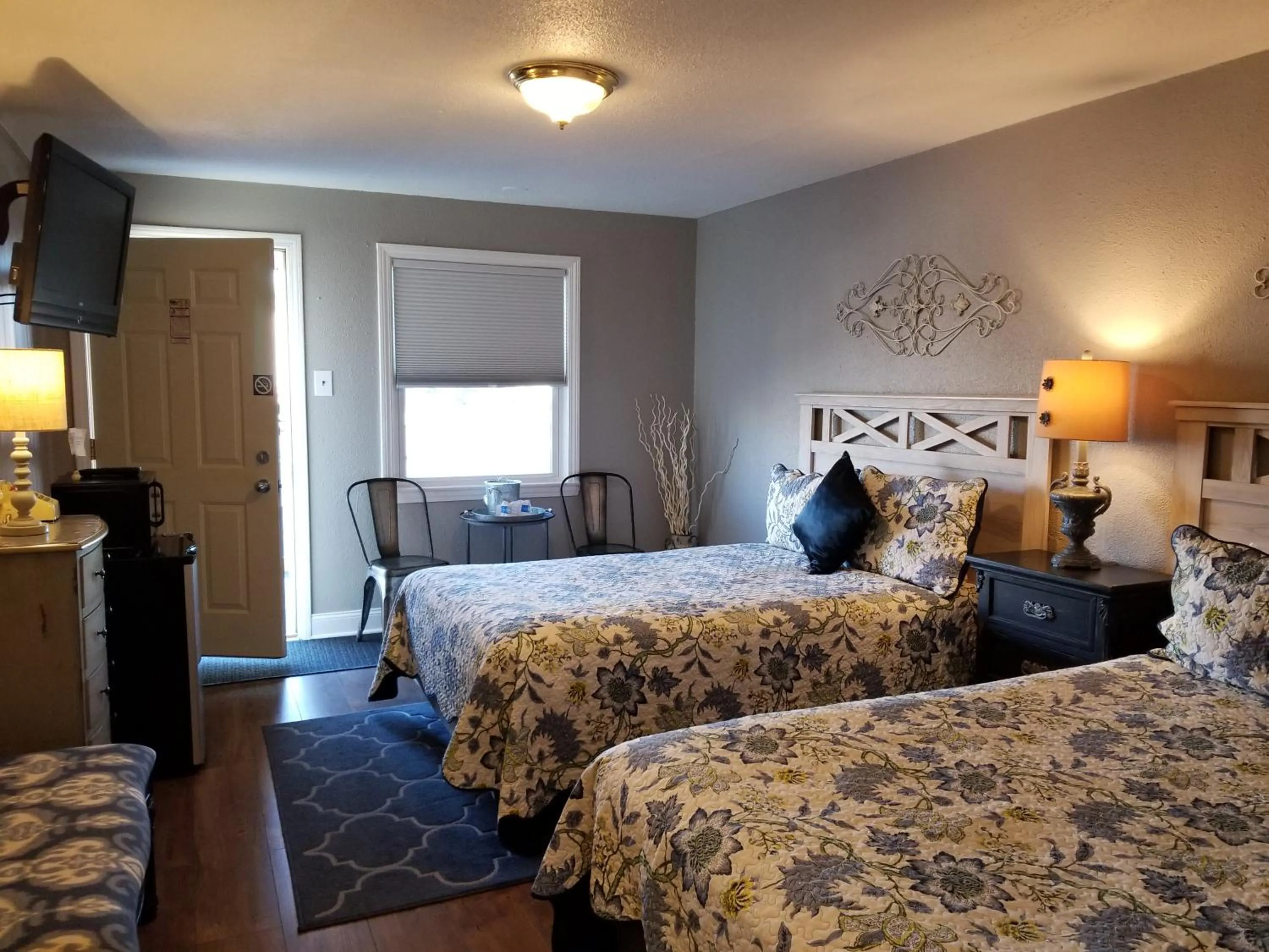 Day, Bed in Gateway Inn Oaklawn-Chicago Midway airport