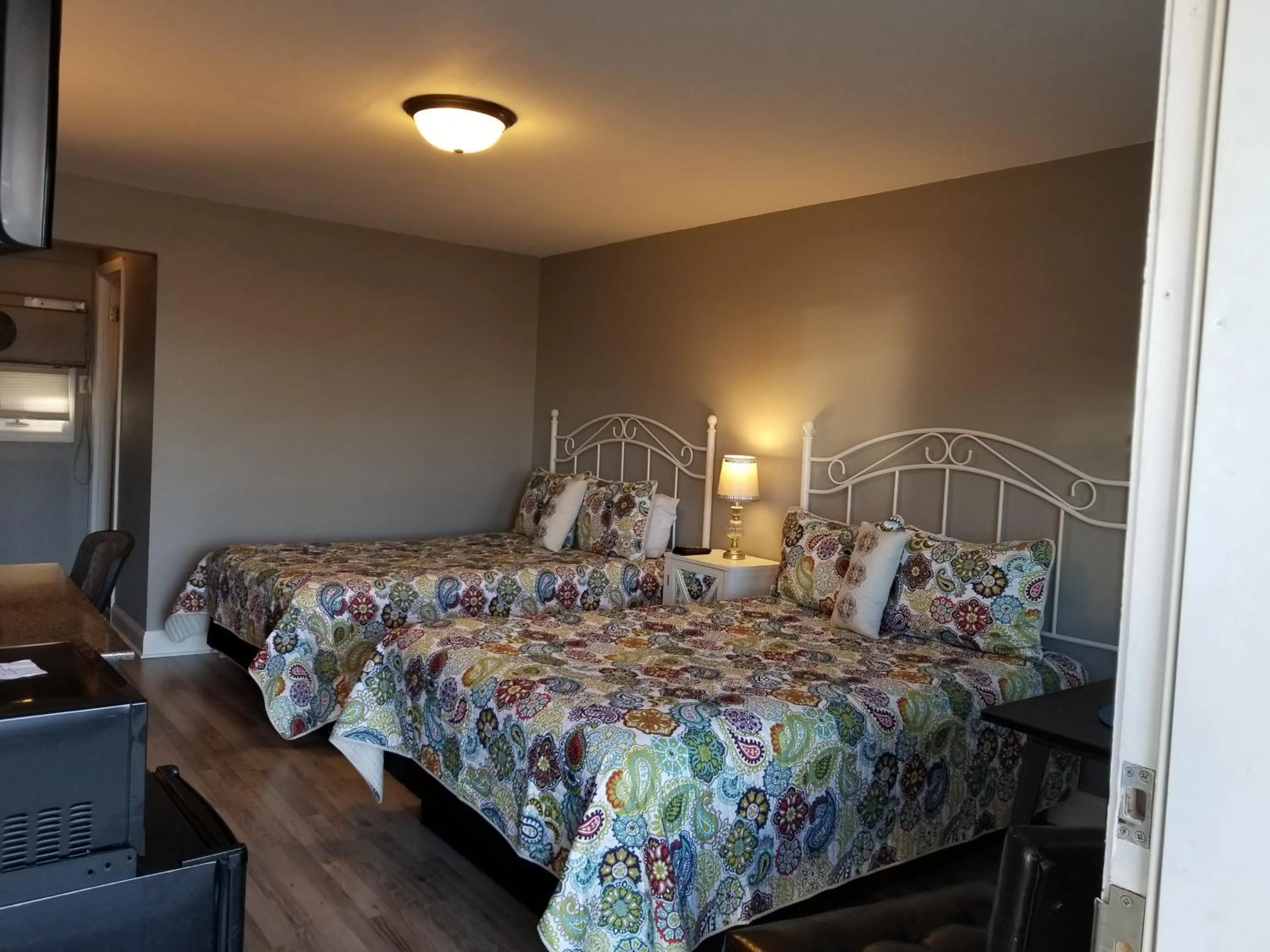 Bed in Gateway Inn Oaklawn-Chicago Midway airport