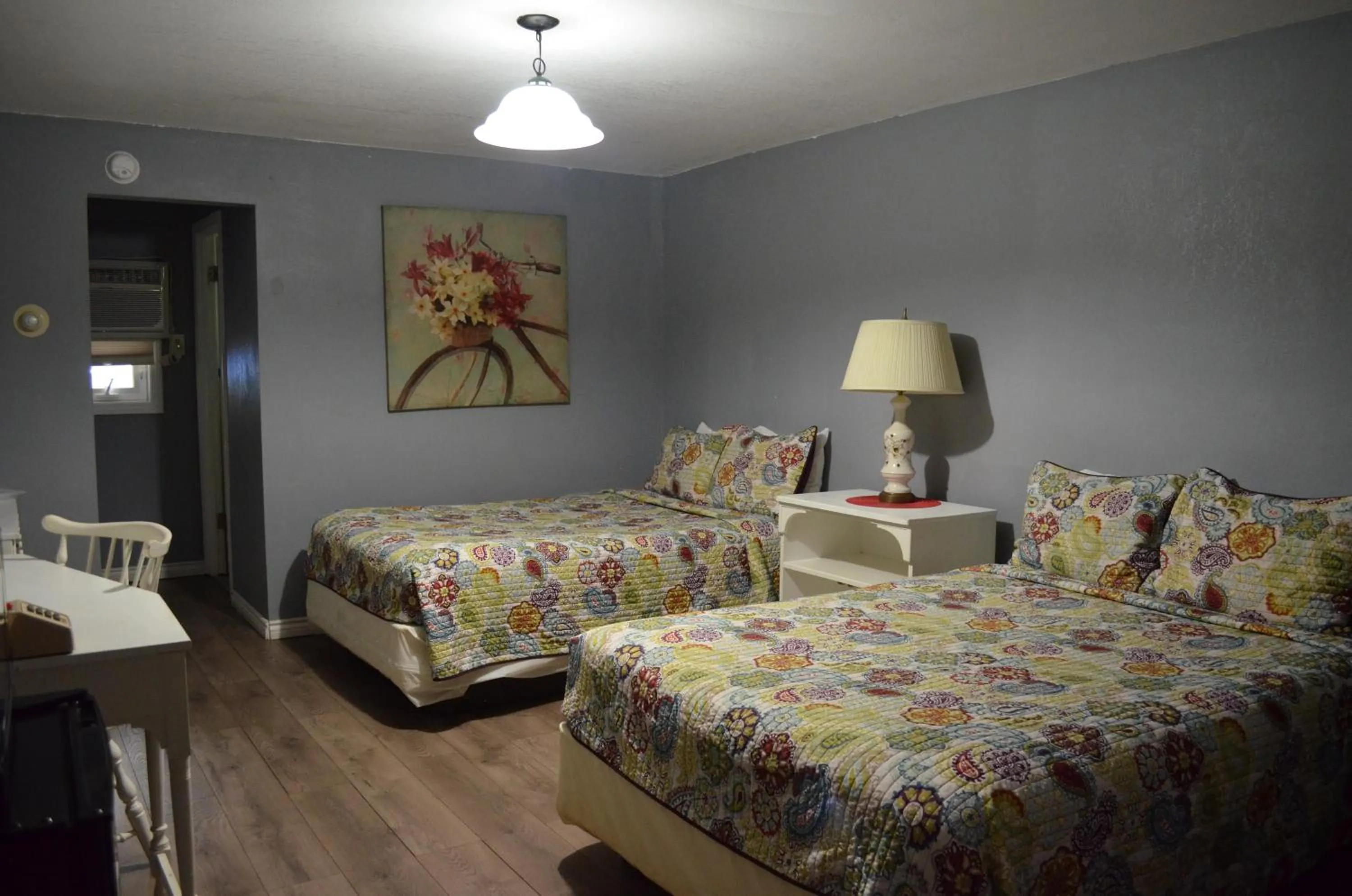 Bed in Gateway Inn Oaklawn-Chicago Midway airport