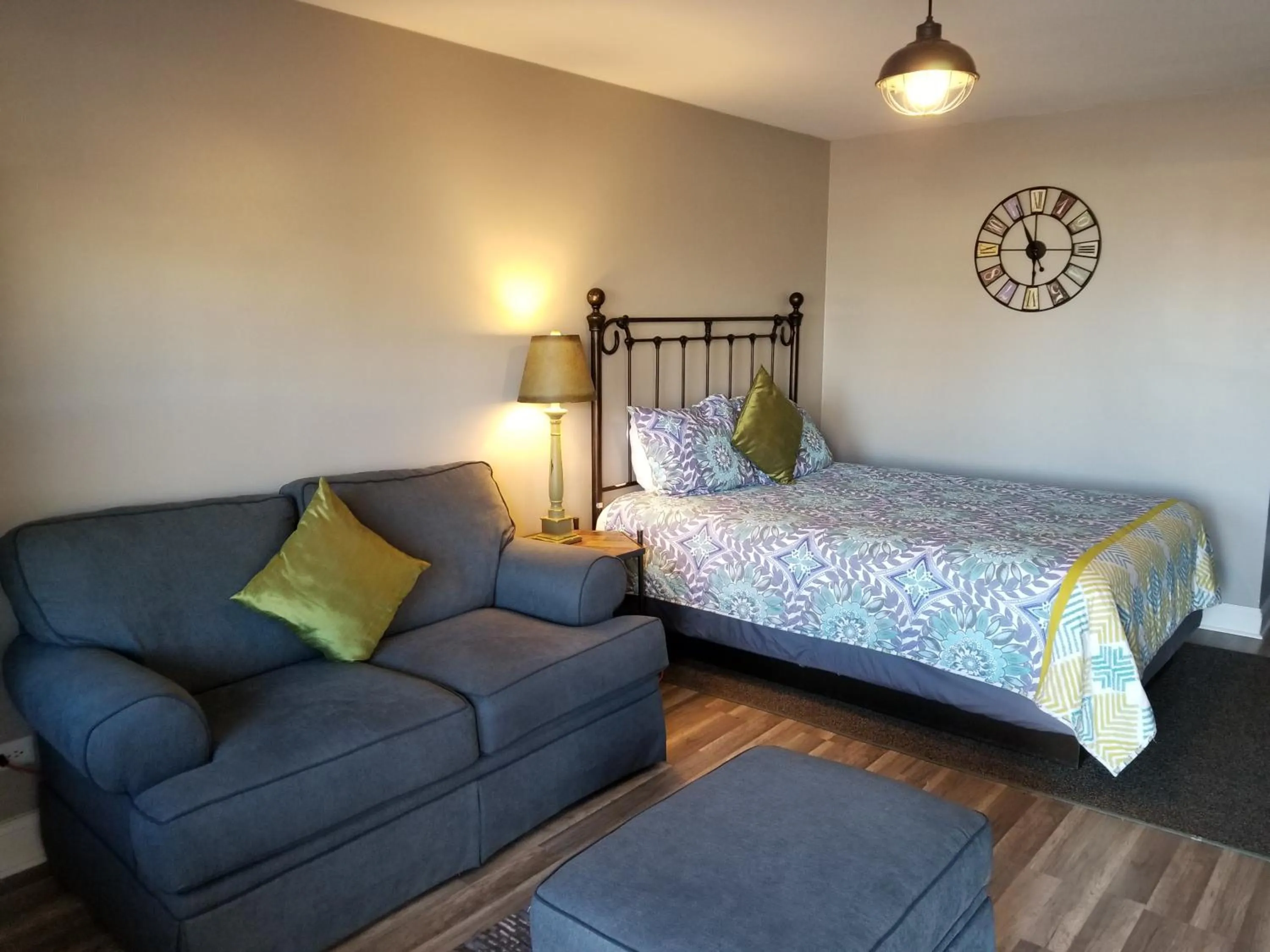 Bed in Gateway Inn Oaklawn-Chicago Midway airport