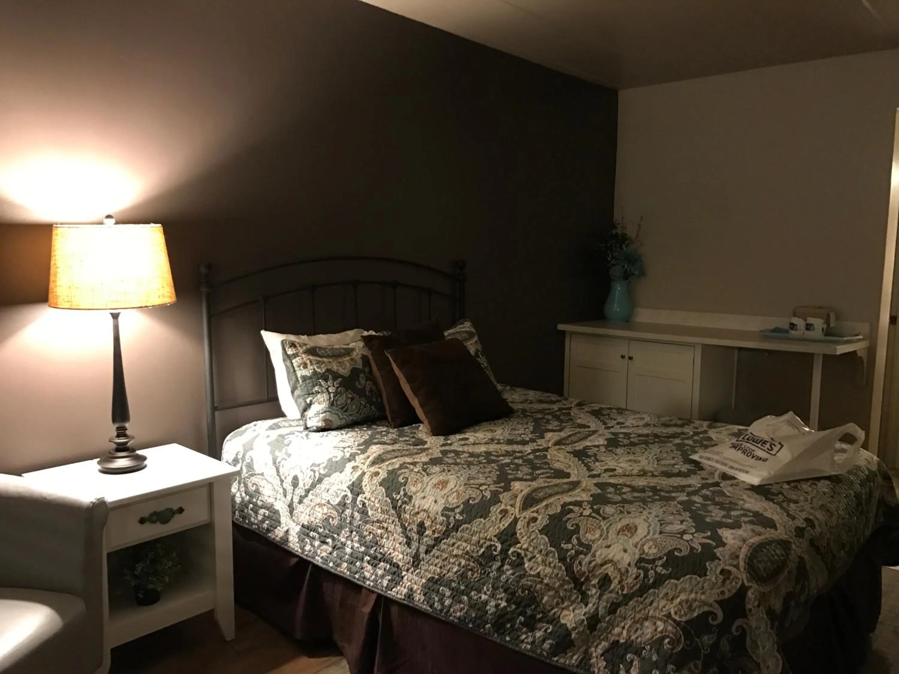 Bed in Gateway Inn Oaklawn-Chicago Midway airport