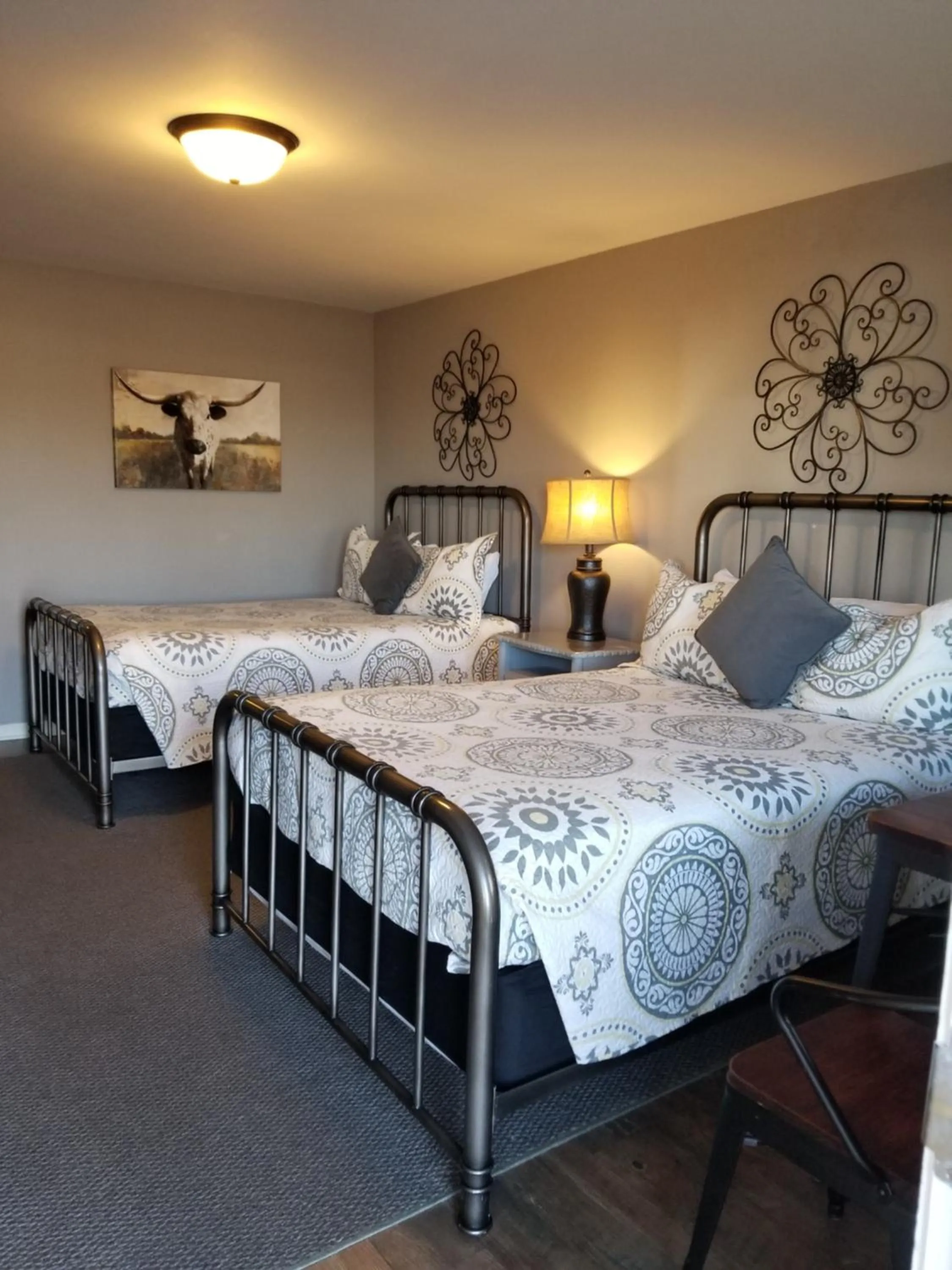 Bed in Gateway Inn Oaklawn-Chicago Midway airport