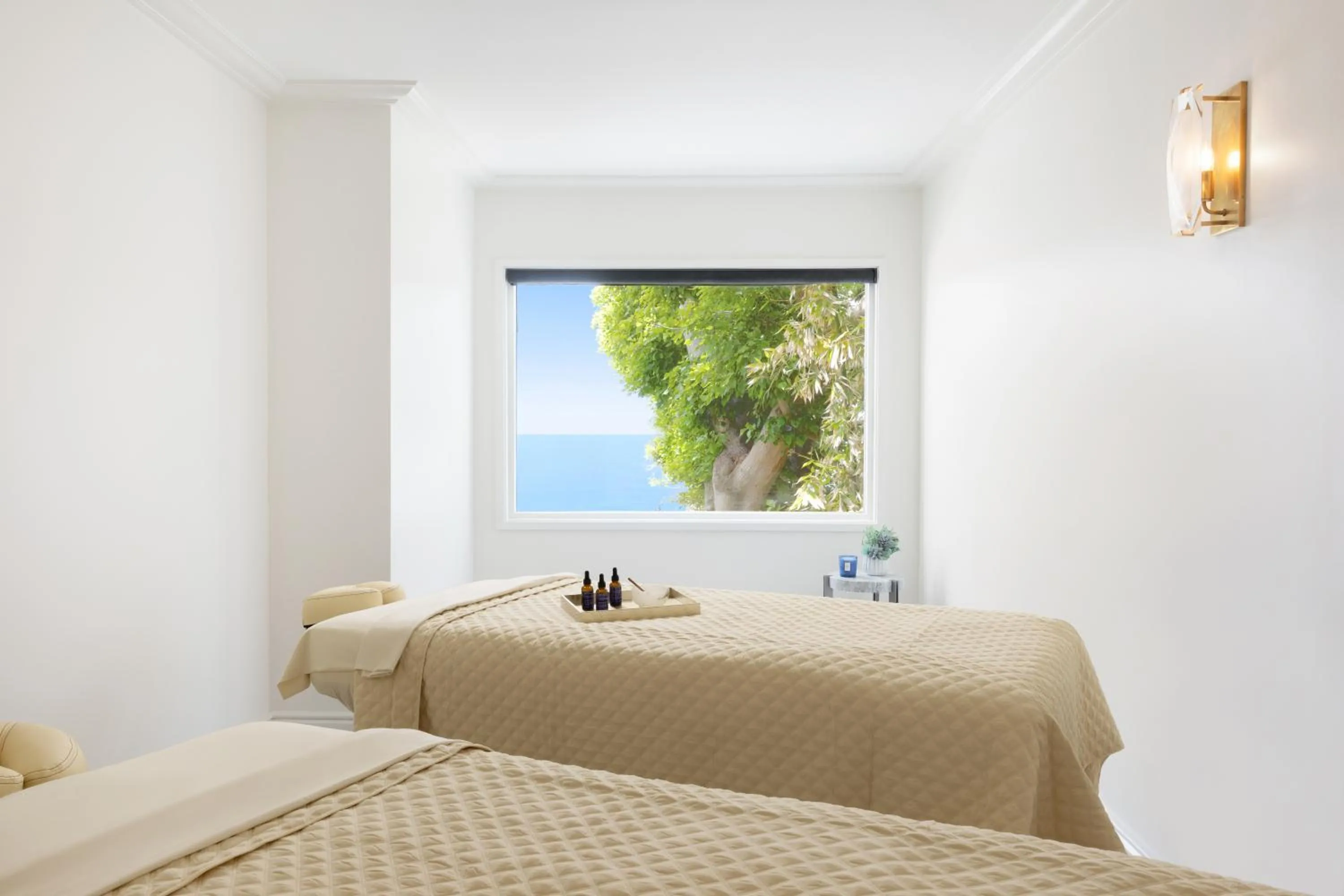 Spa and wellness centre/facilities, Bed in Surf & Sand Laguna Beach