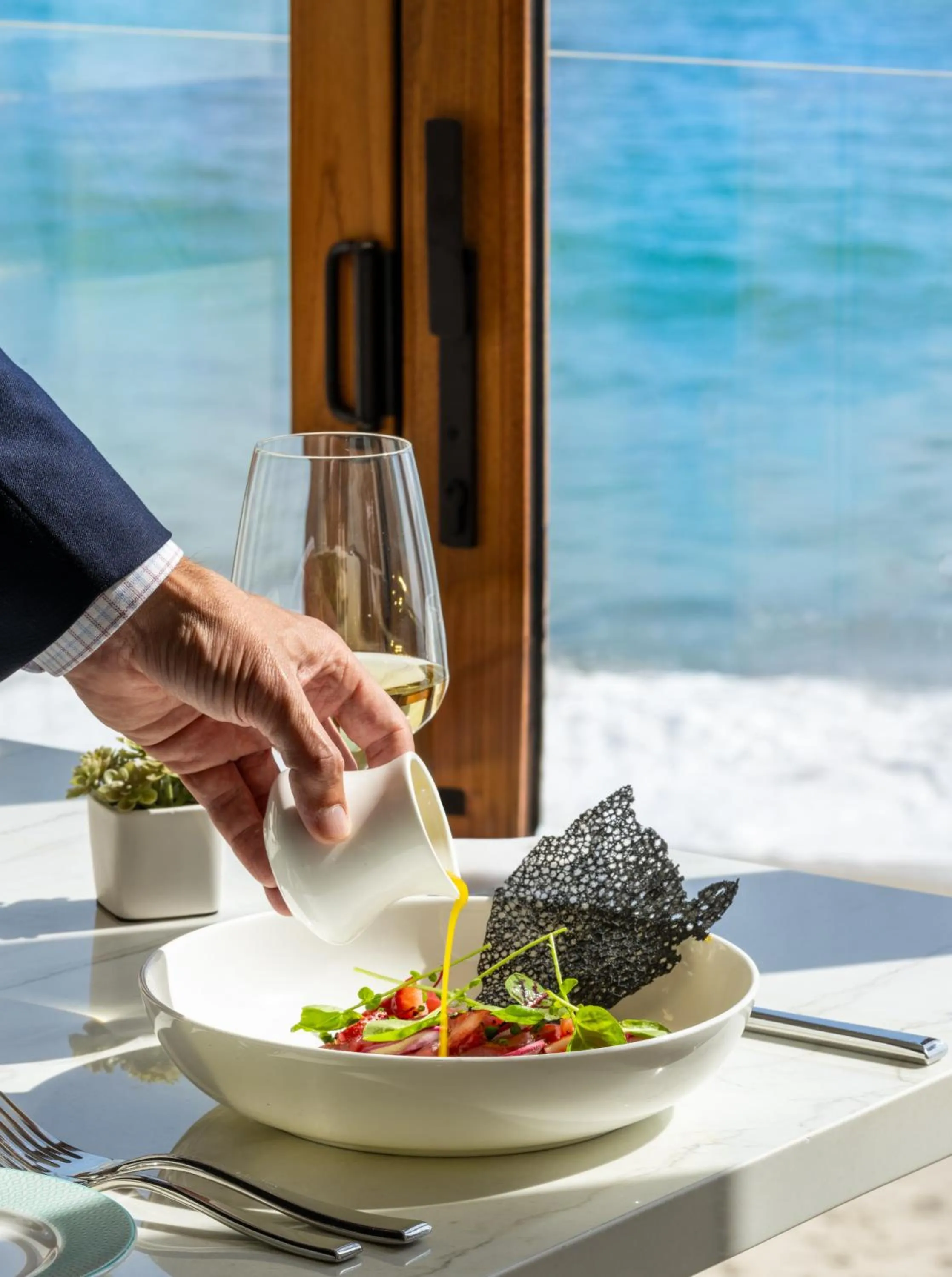 Restaurant/places to eat in Surf & Sand Laguna Beach