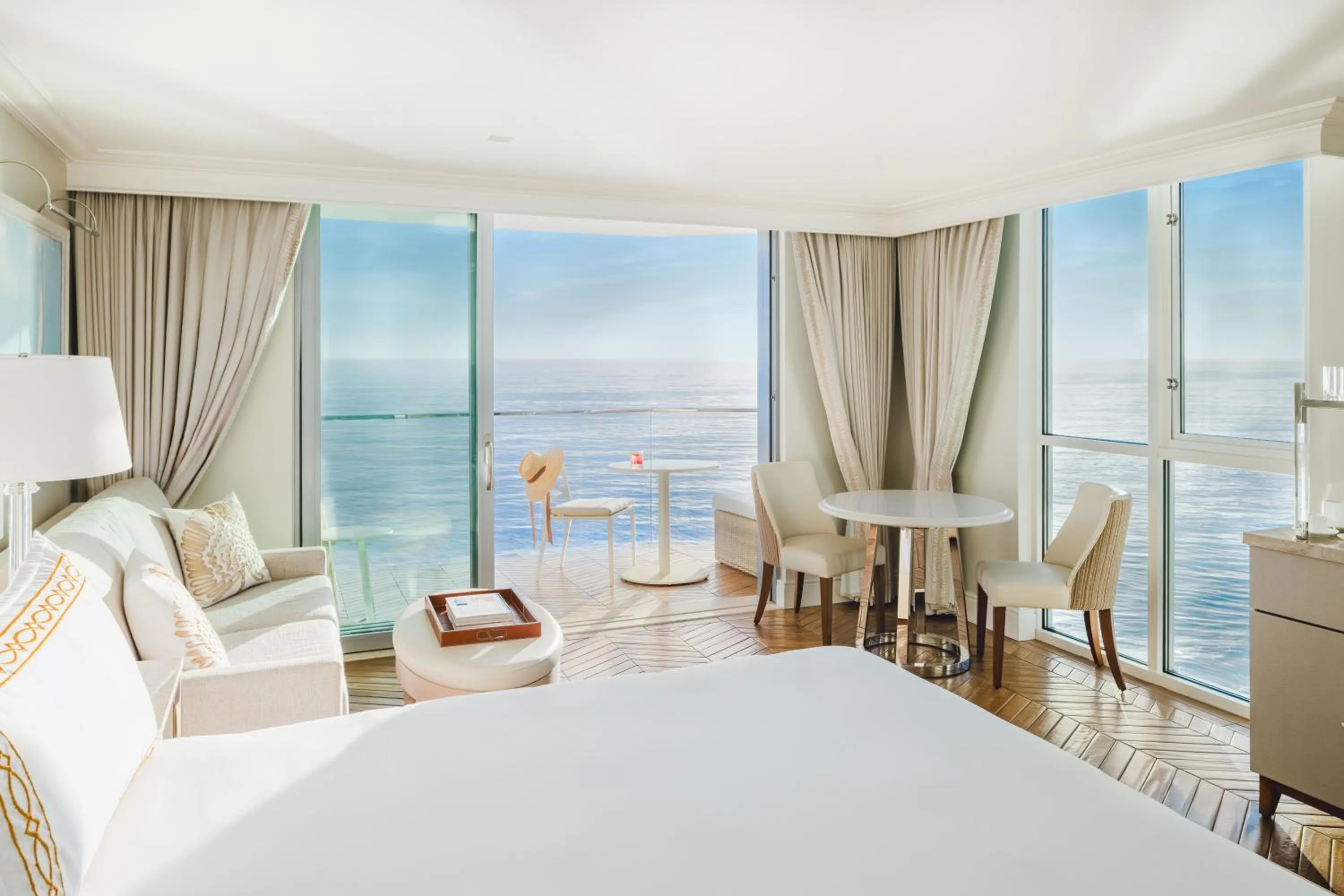 Bed in Surf & Sand Laguna Beach