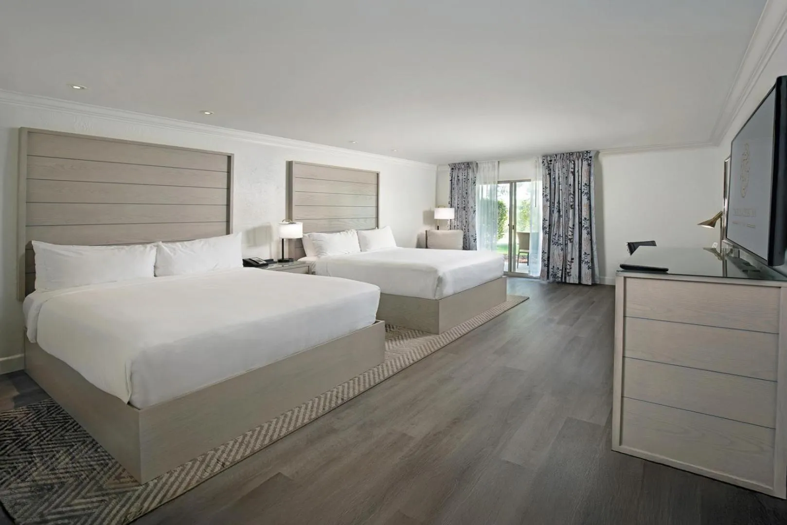 Bed in Temecula Creek Inn