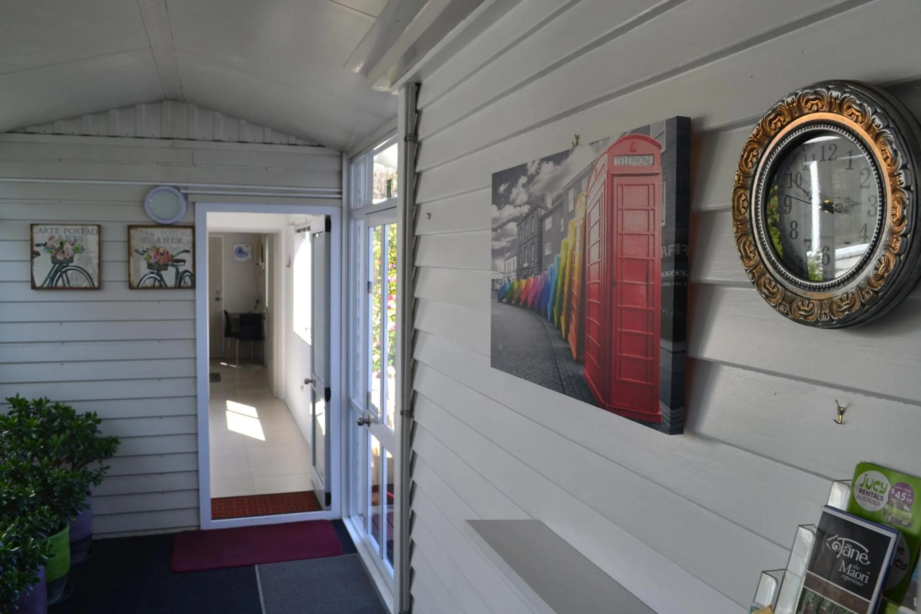 Decorative detail in McWilliam Apartments