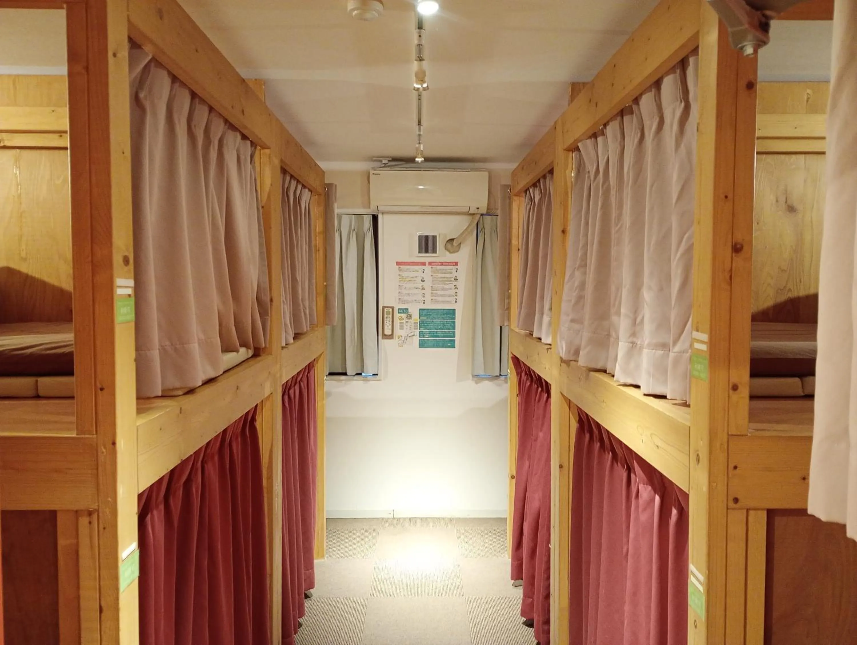 Photo of the whole room in J-Hoppers Osaka Universal