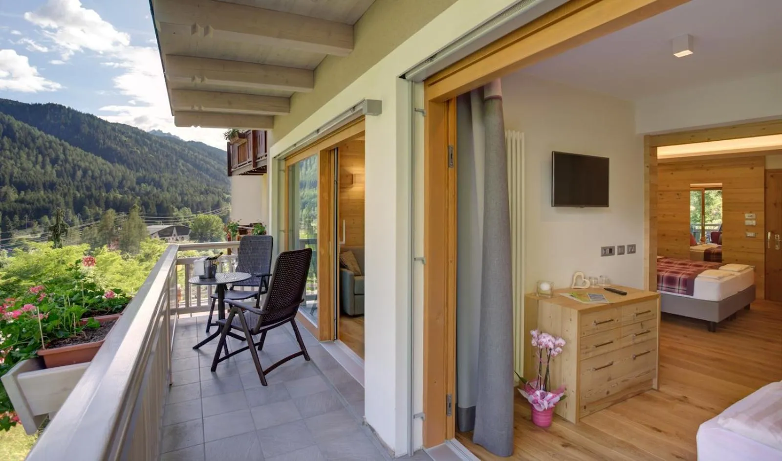 Balcony/Terrace, Bed in Active Hotel Monte Giner