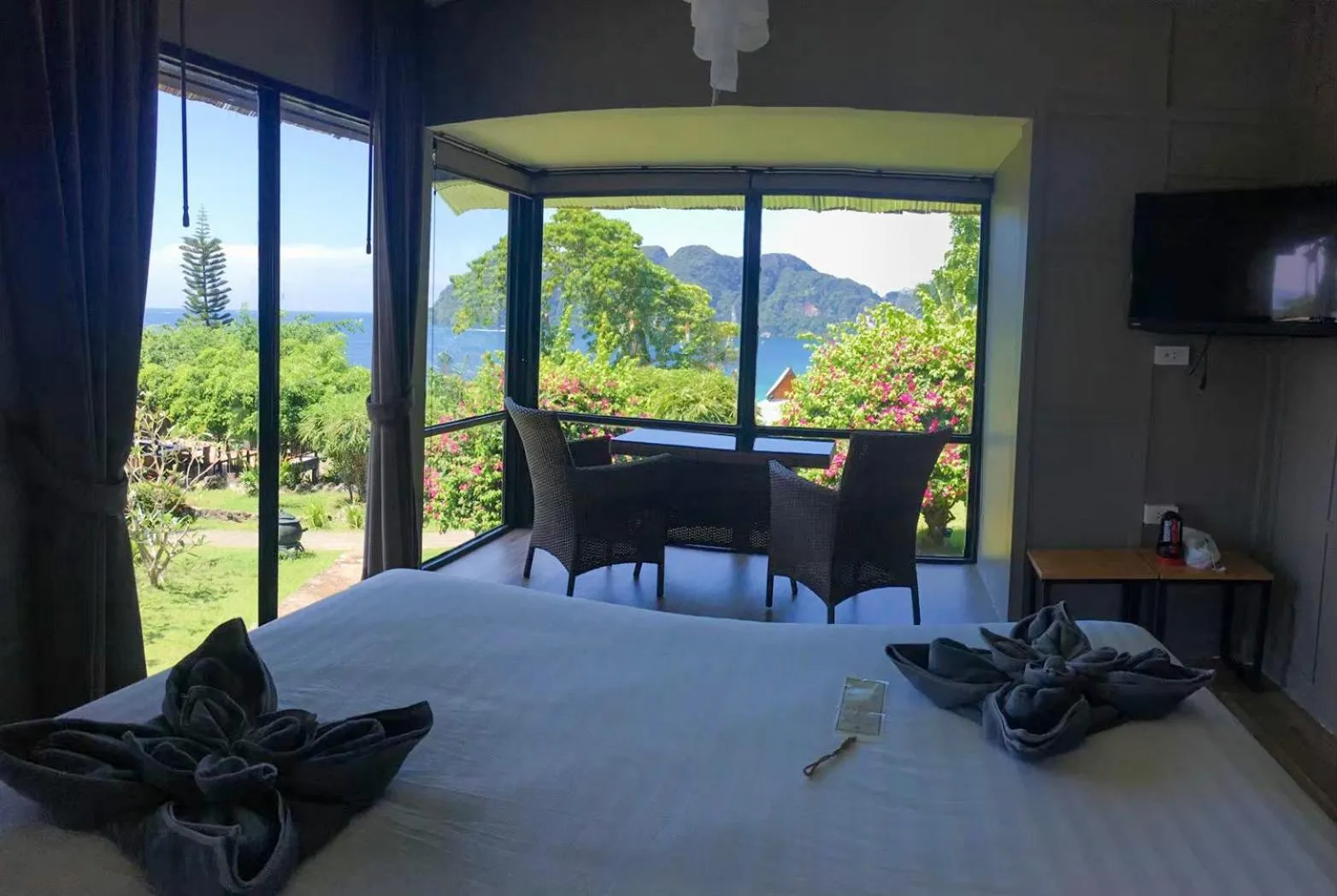 View (from property/room), Bed in HIP Seaview Resort @ Phi Phi