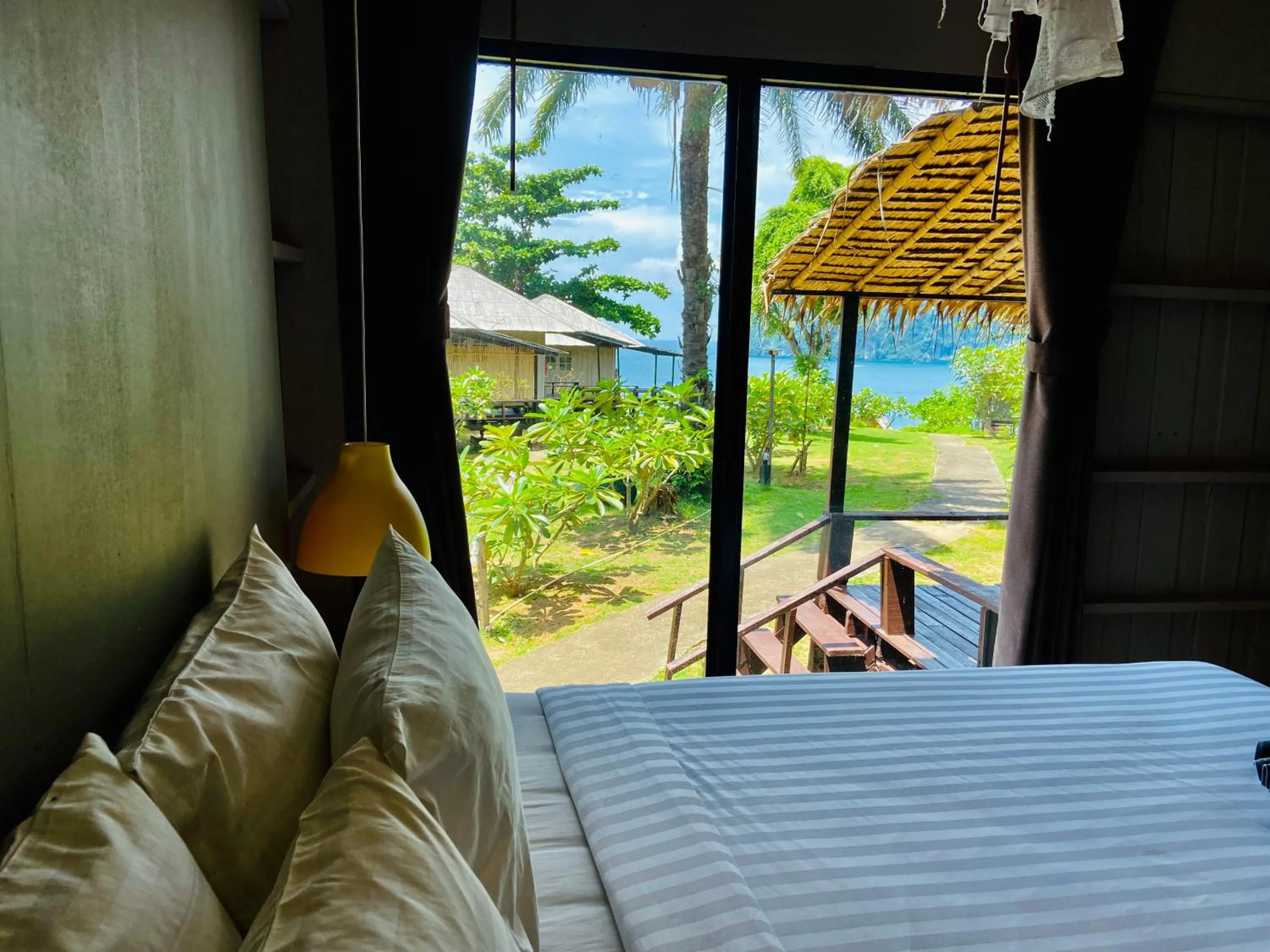 Sea view, Bed in HIP Seaview Resort @ Phi Phi