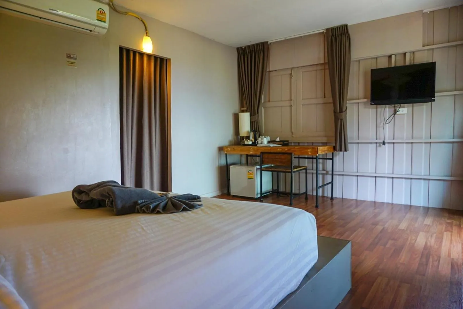 Photo of the whole room, Bed in HIP Seaview Resort @ Phi Phi
