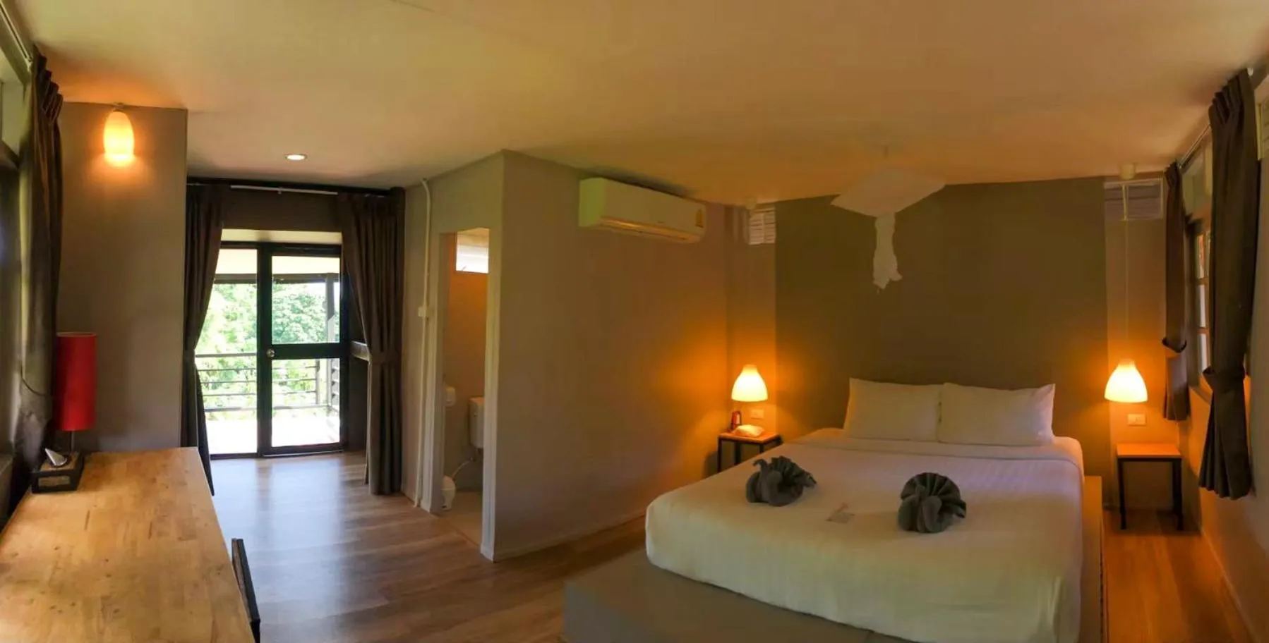 Photo of the whole room, Bed in HIP Seaview Resort @ Phi Phi