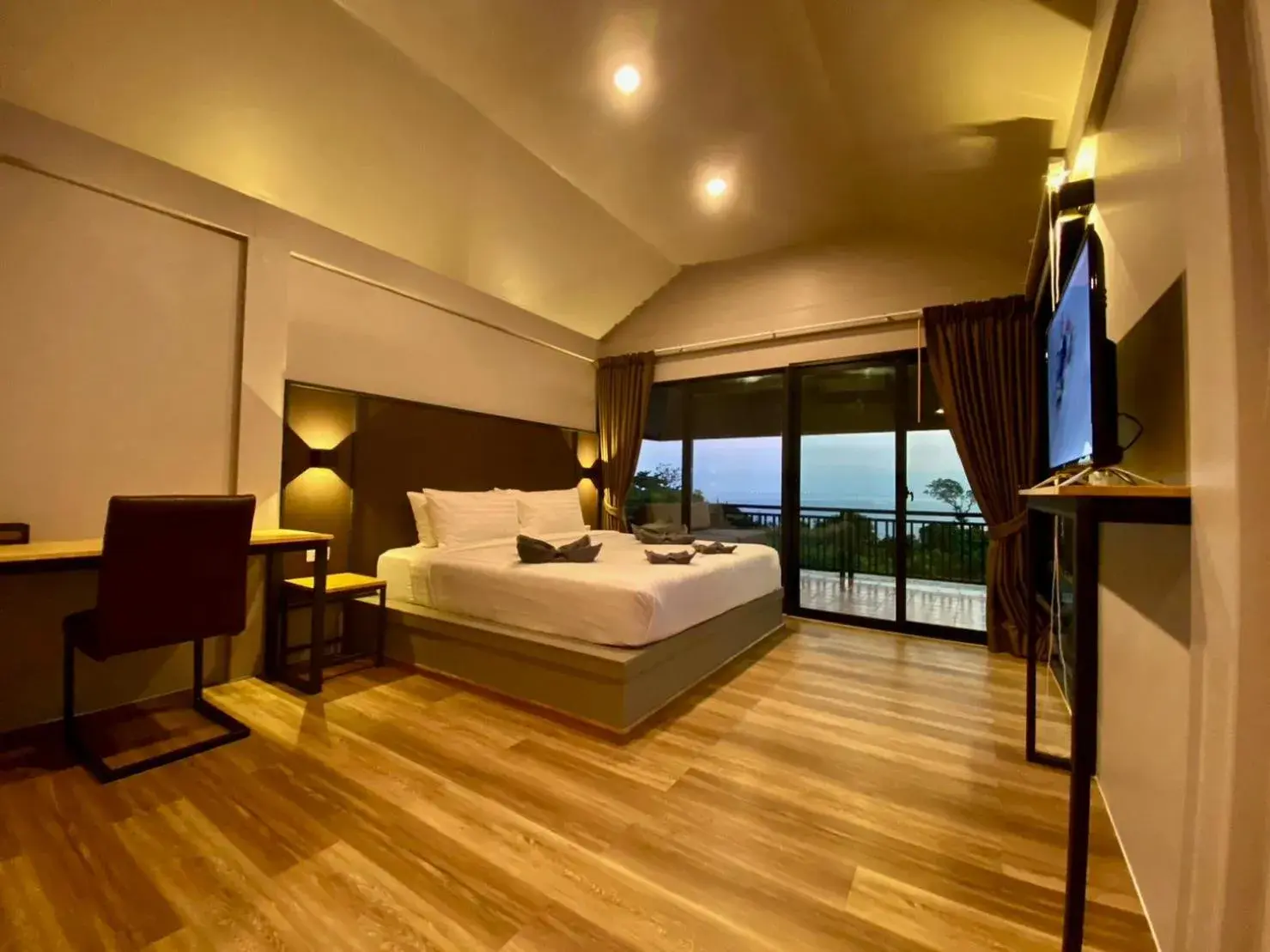 Deluxe Double Room with Balcony and Sea View in HIP Seaview Resort @ Phi Phi Deluxe Double Room with Balcony and Sea View in HIP Seaview Resort @ Phi Phi
