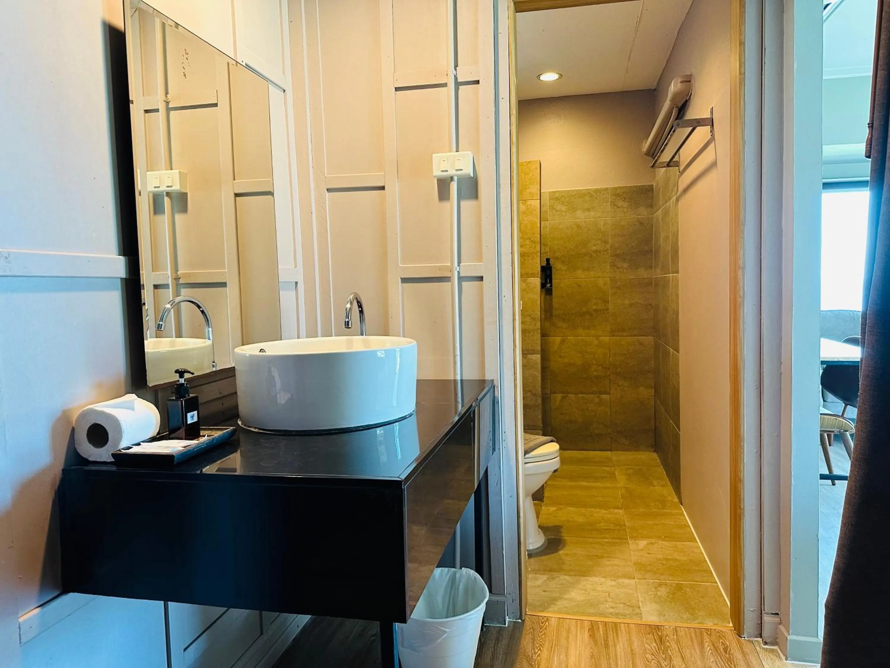 Toilet in HIP Seaview Resort @ Phi Phi