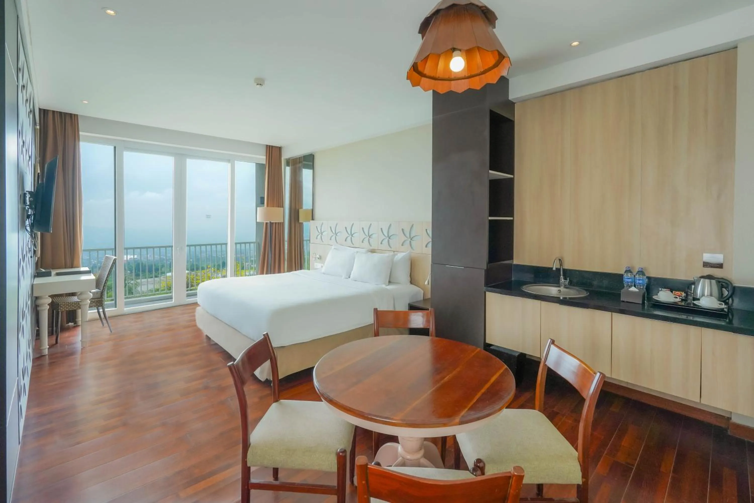 Dining area in Amartahills Hotel and Resort