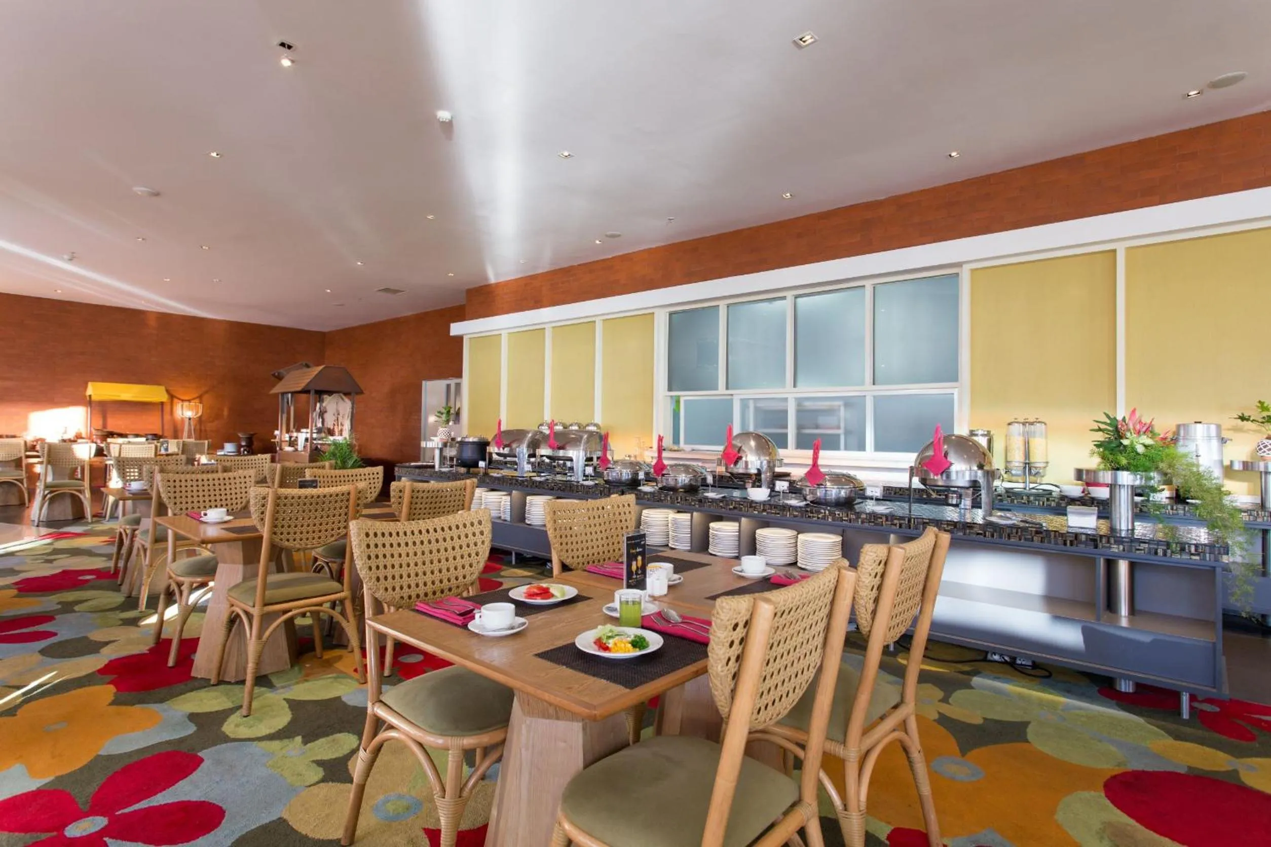 Restaurant/places to eat in Amartahills Hotel and Resort