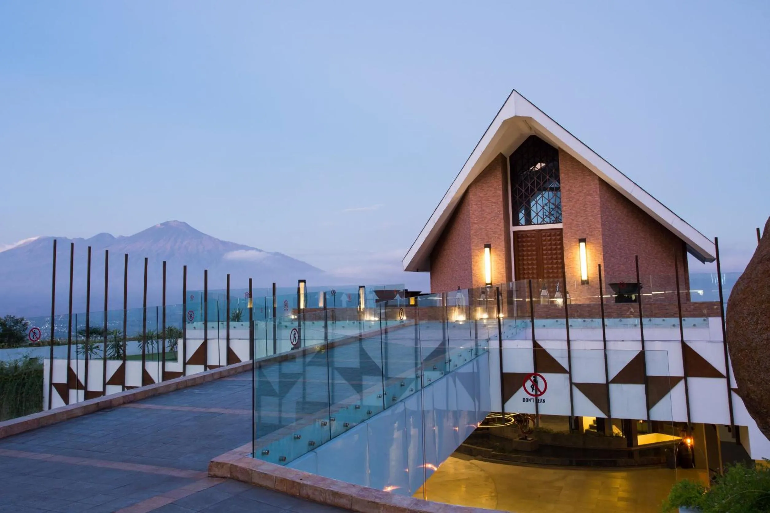 wedding in Amartahills Hotel and Resort