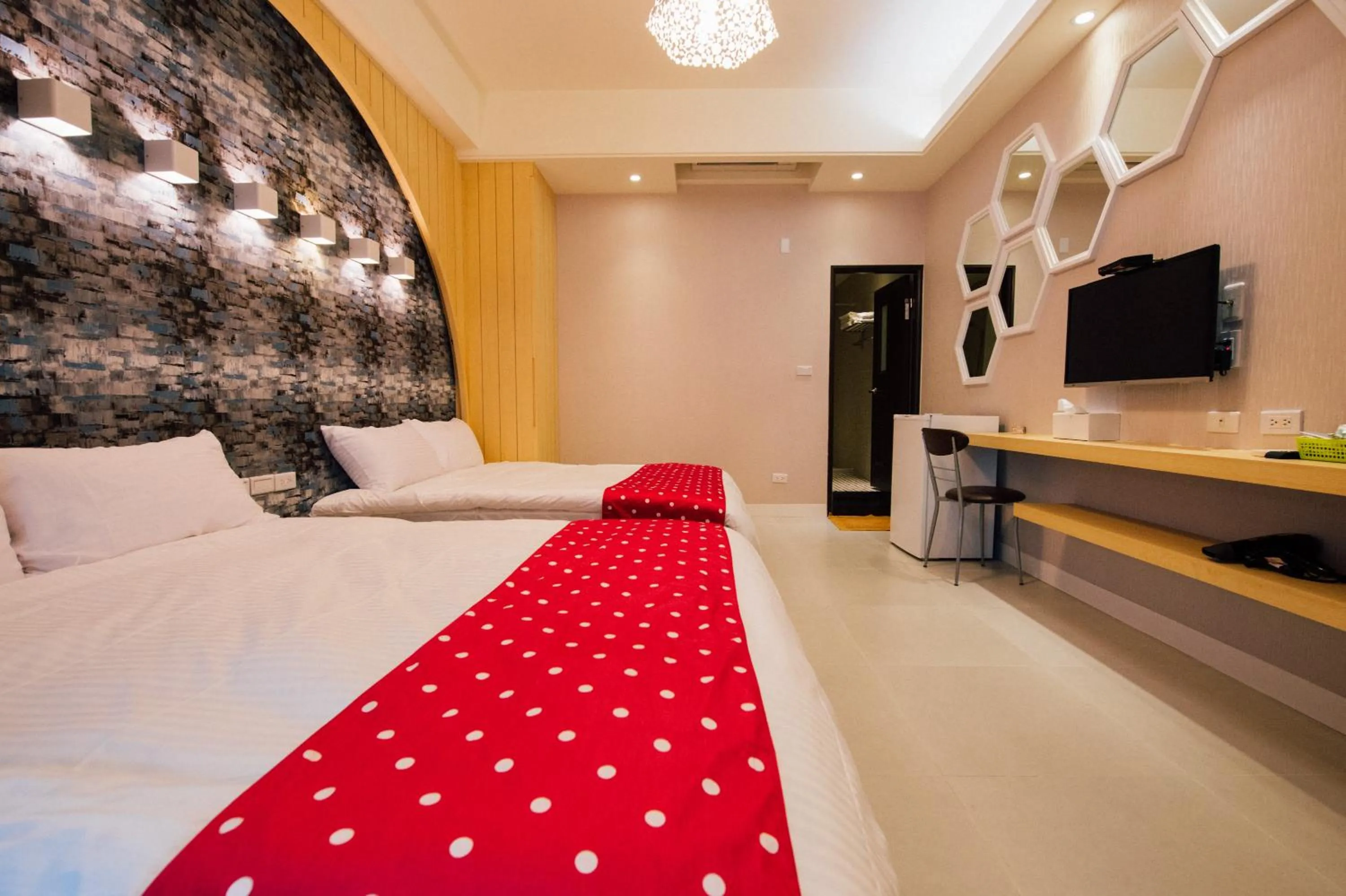 Photo of the whole room in 黃色風箏Yellow Kite INN