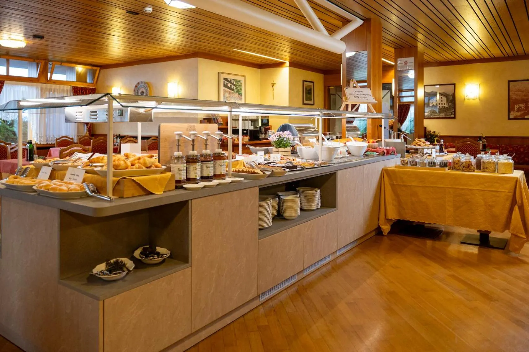 Restaurant/places to eat in Miravalle