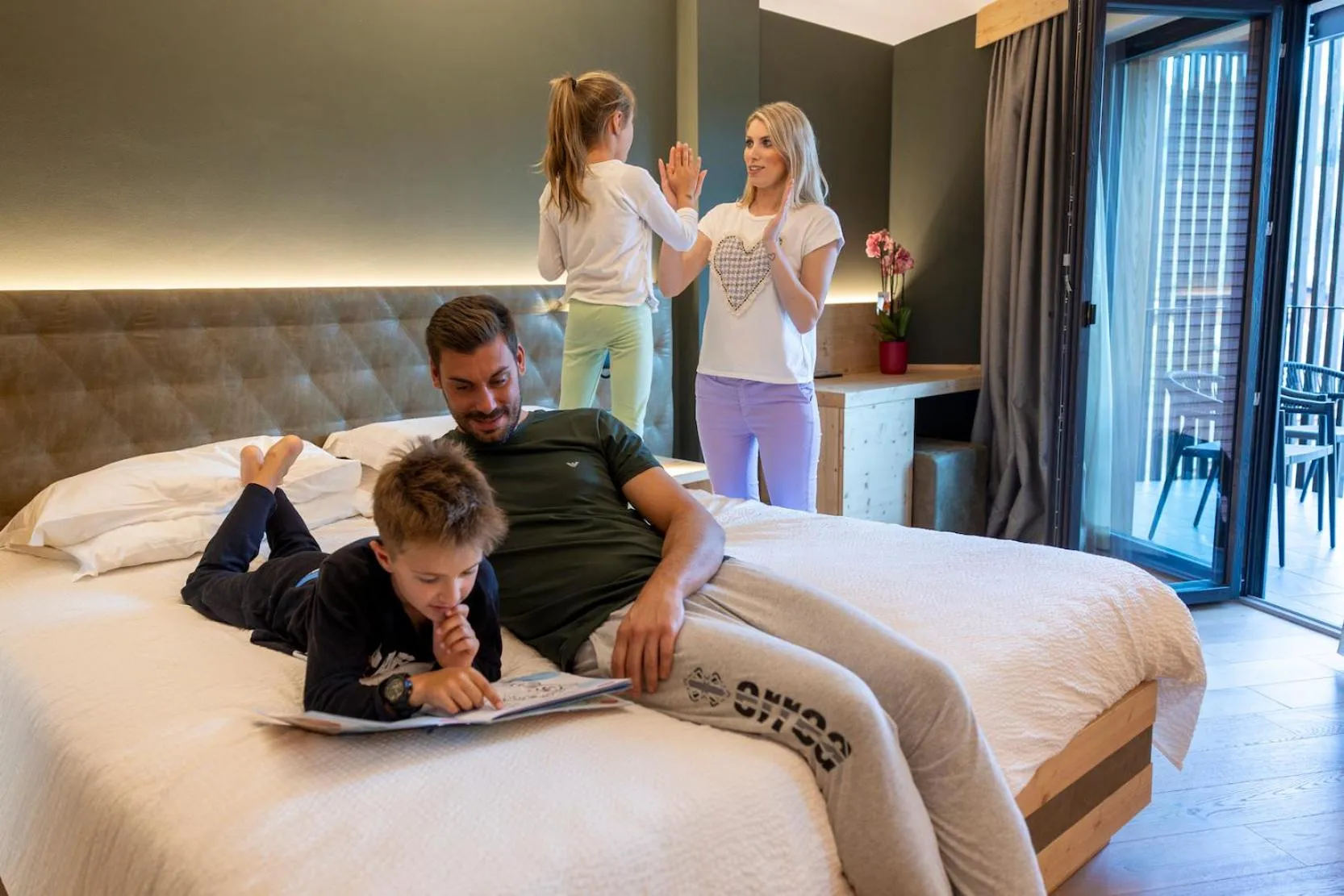 Bedroom, Bed in Miravalle