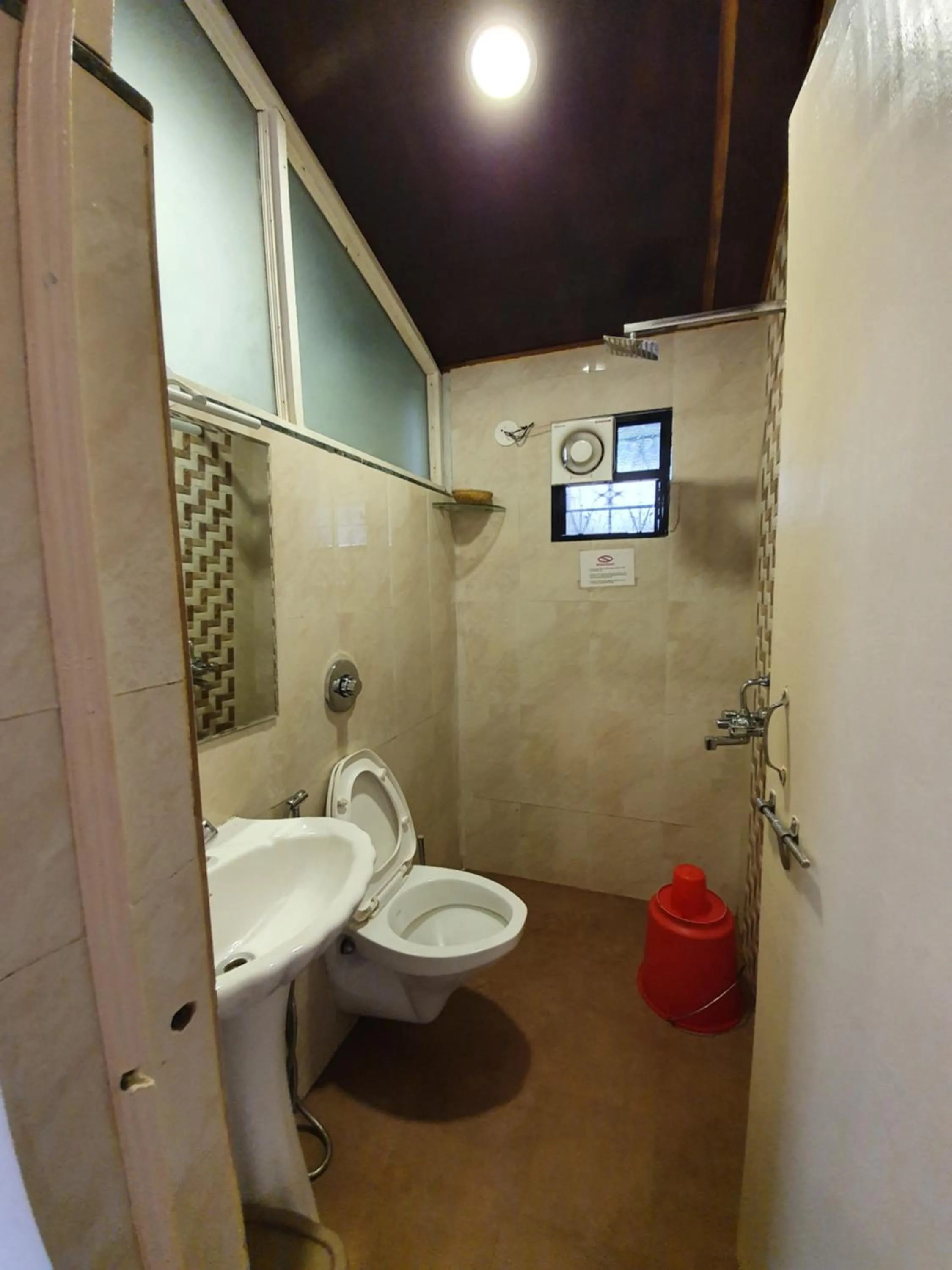 Bathroom in Fatima Guest House