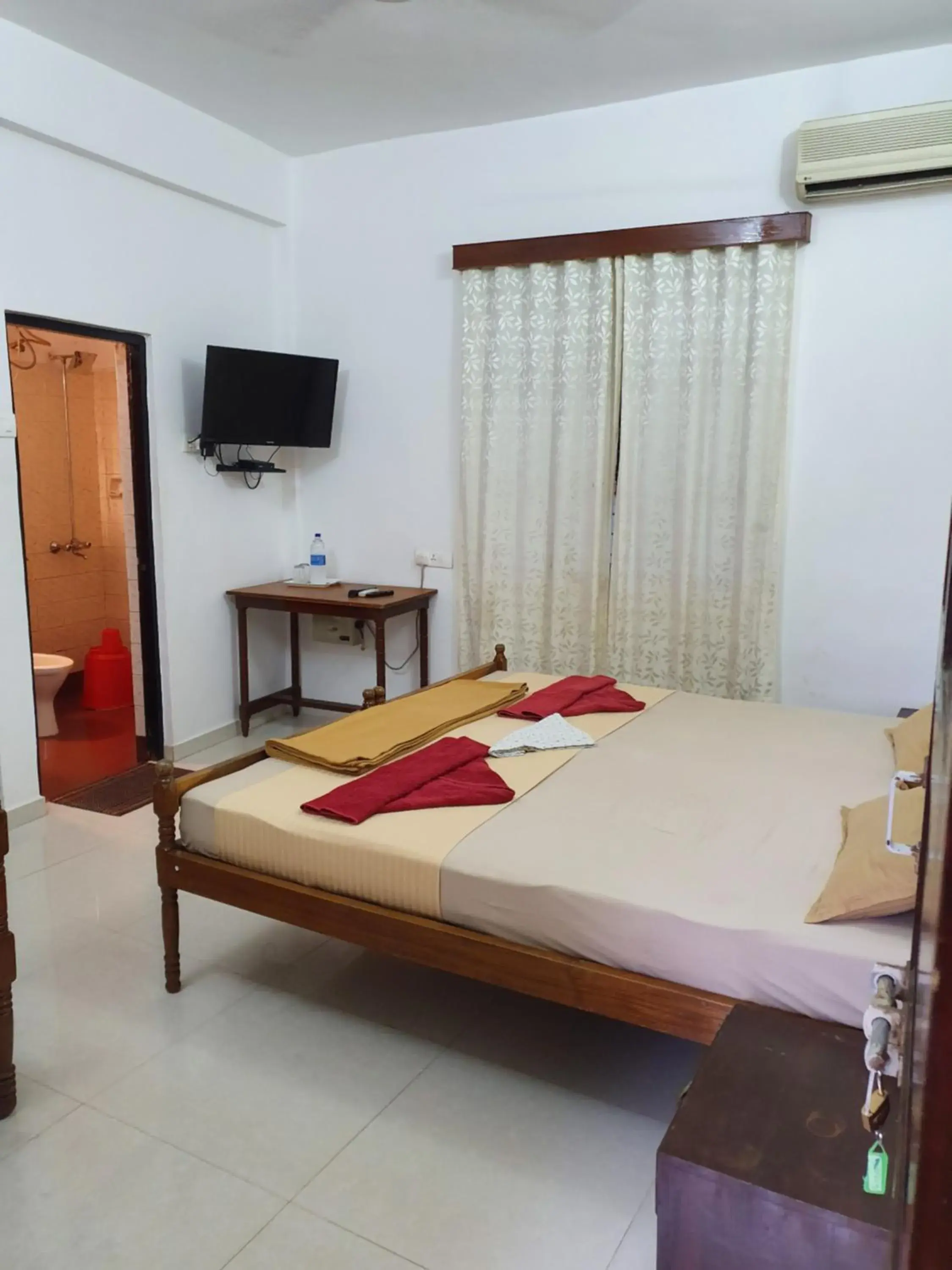Comfort Triple Room with Shower in Fatima Guest House Comfort Triple Room with Shower in Fatima Guest House