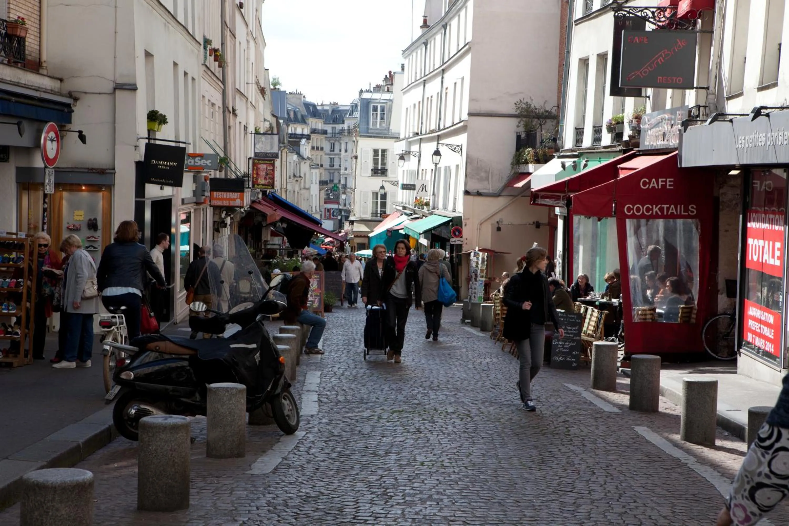 Restaurant/places to eat in Oops! Latin quarter by Hiphophostels